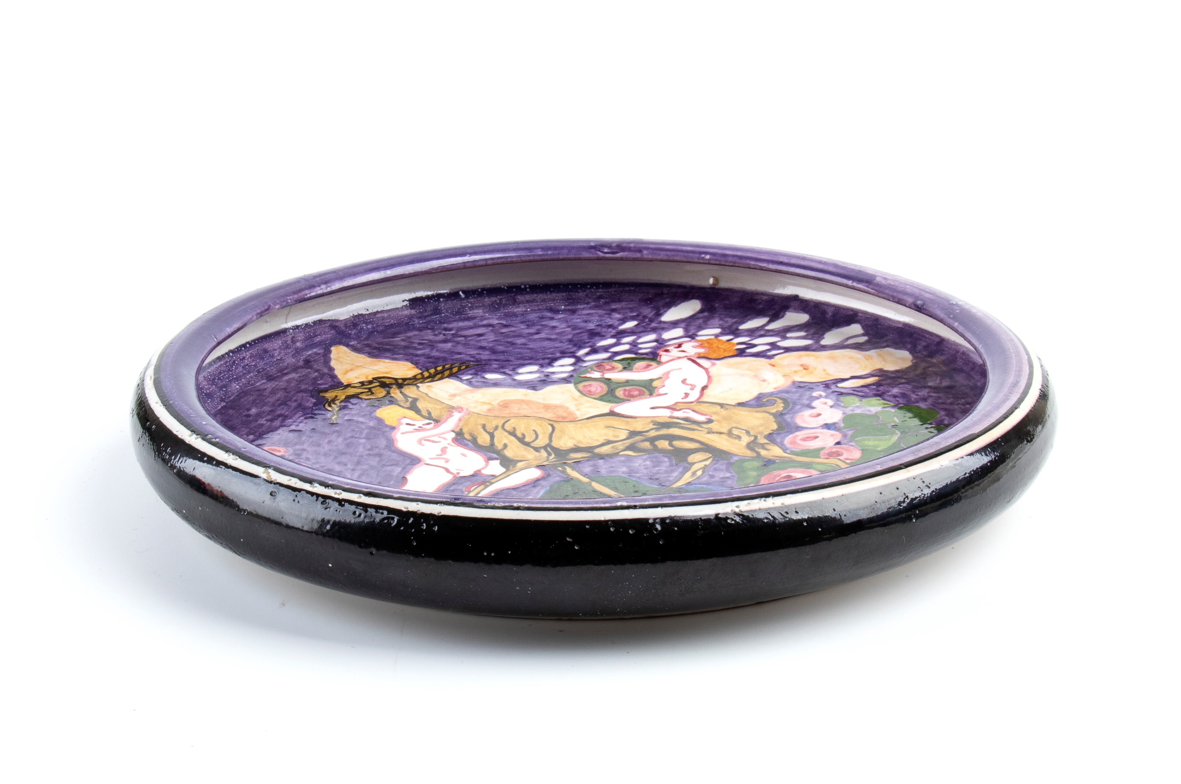 Piatto con decorazione di putti e capra