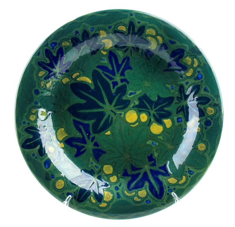 Ferruccio Palazzi - Piatto verde con decorazione di edera, ceramica, 29 cm di diametro