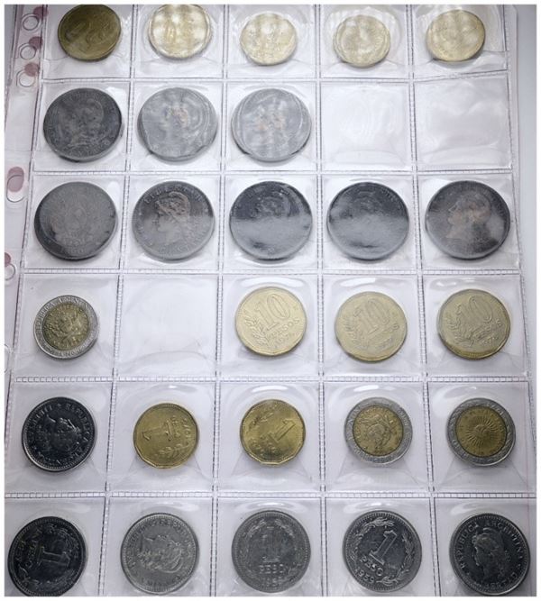 ARGENTINA. Lotto di 12 monete. Metalli, nominali, date e conservazioni varie.
