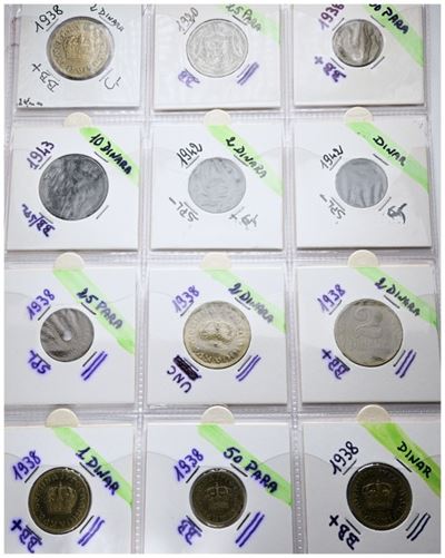 Lotto di 12 monete jugoslave, metalli vari, date e conservazione differenti
