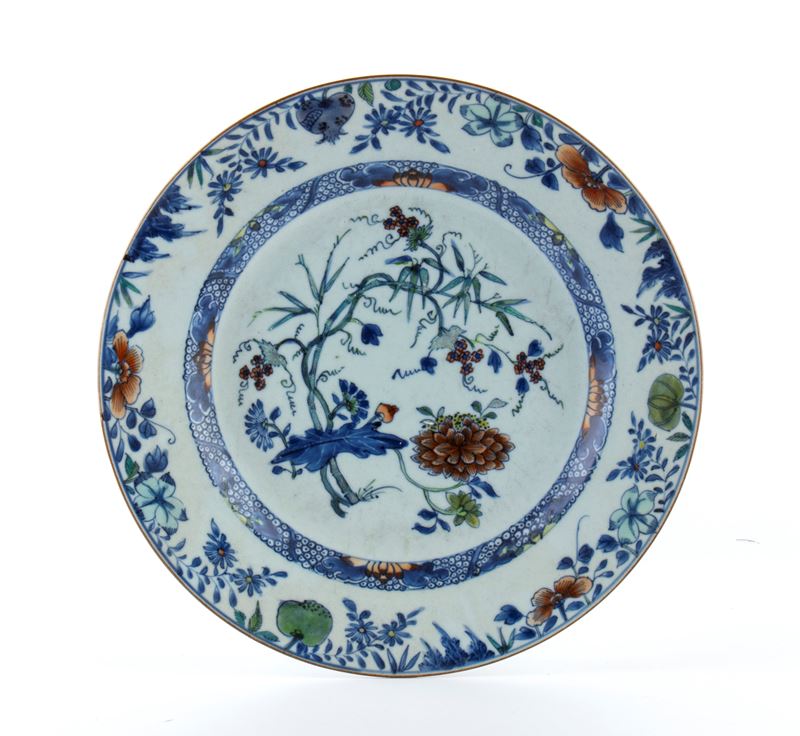 Piatto in porcellana policroma, Cina