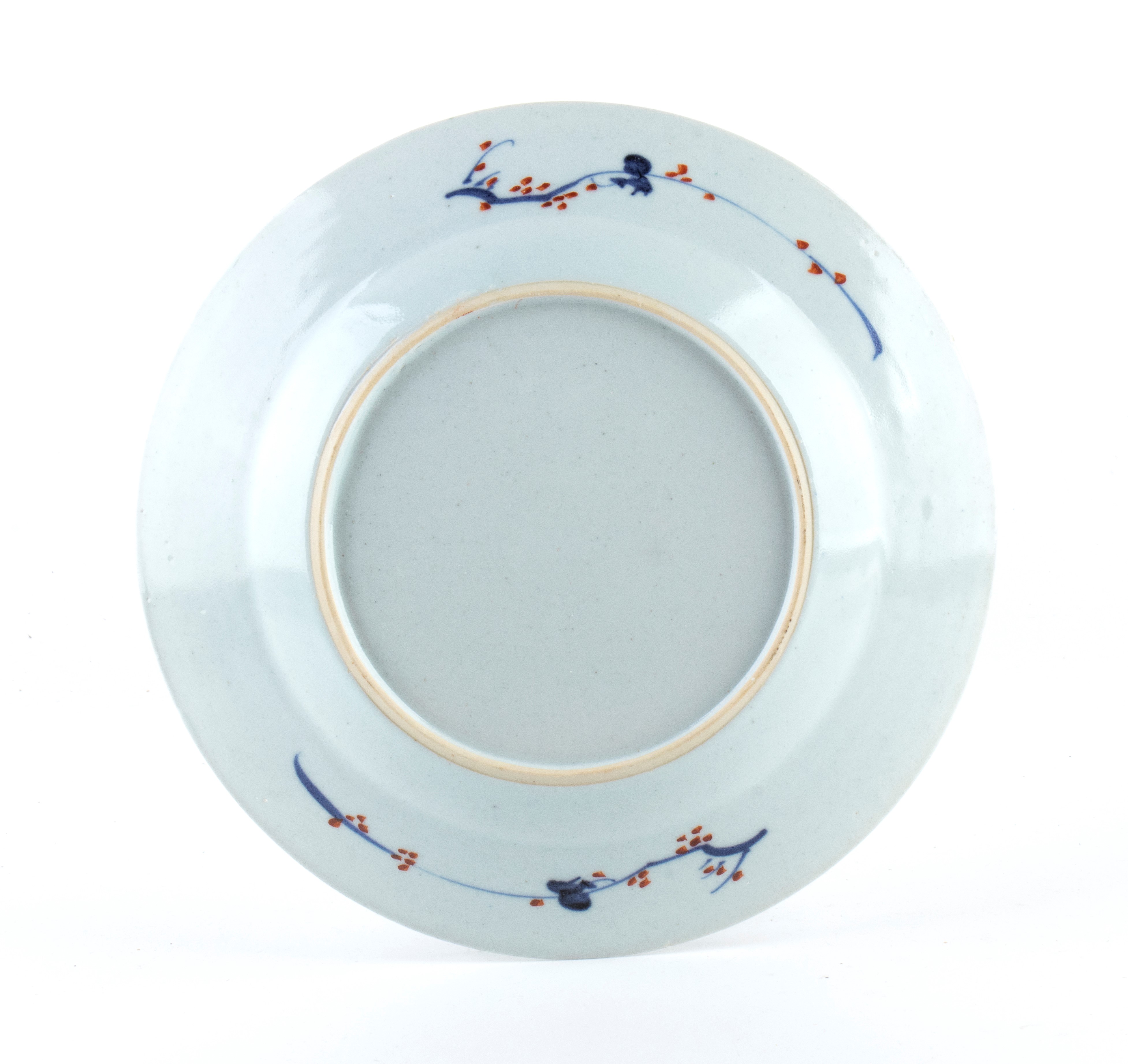 Piatto decorato a smalto doucai, Cina