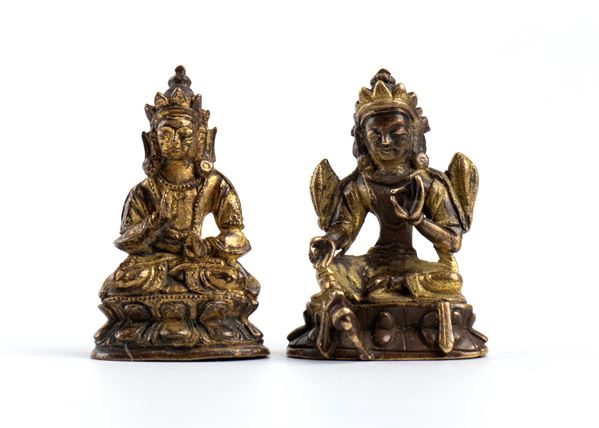 Lotto di due piccole figure di divinità Buddista, Cina