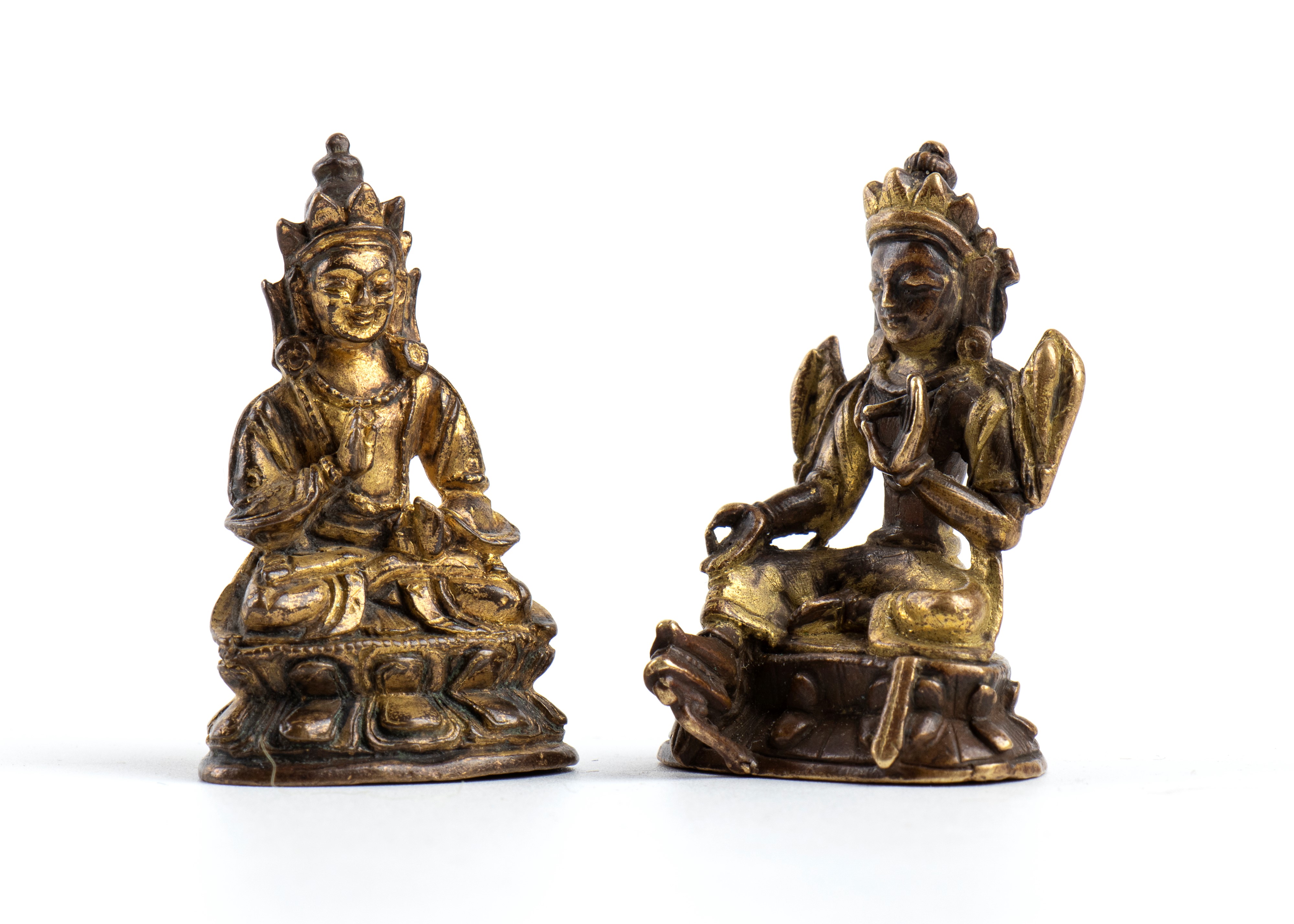 Lotto di due piccole figure di divinità Buddista, Cina