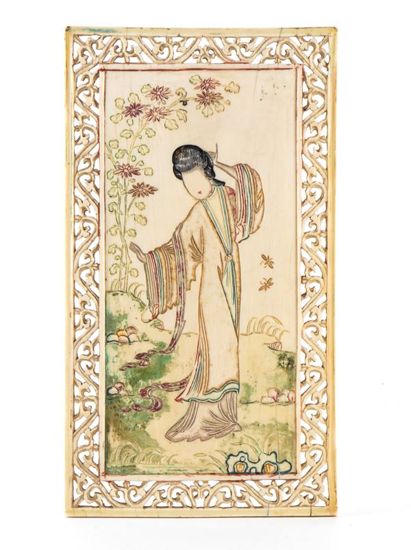1 plaque with court lady
