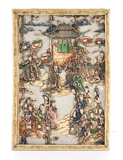 Placca decorativa cinese Qing del XIX secolo, scena di corte, pittura e intaglio a traforo