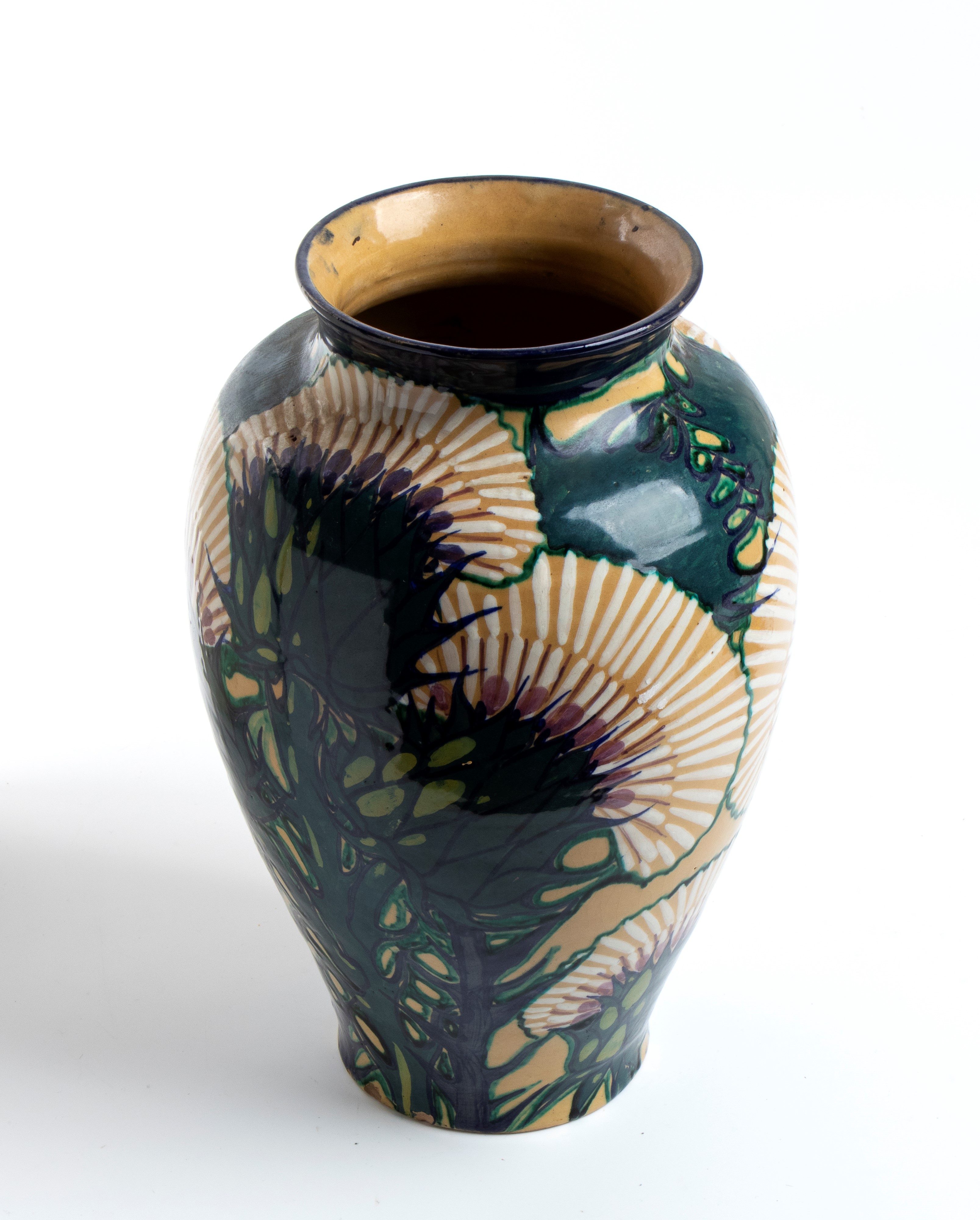 A. Urbani, Grande vaso in ceramica con decorazione floreale