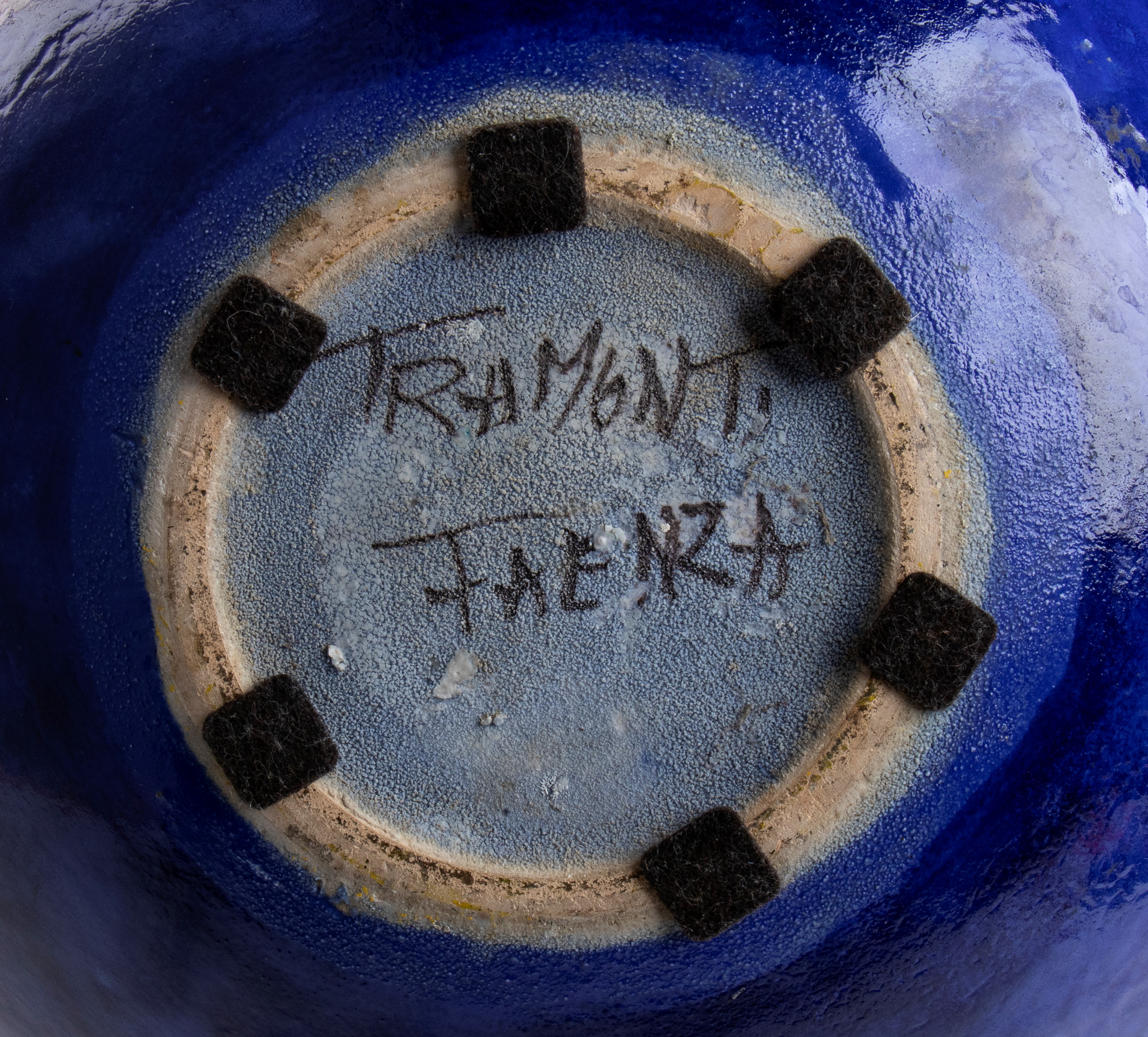 Guerrino Tramonti - Grande vaso in terracotta smaltata con decorazioni blu e gialle