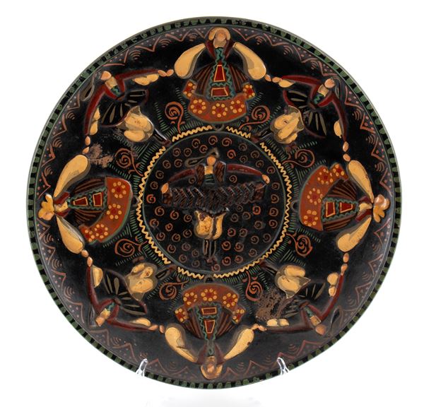 Piatto con decorazioni di costumi sardi