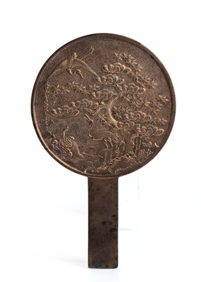 Specchio Kagami, Giappone, bronzo decorato, fine periodo Edo