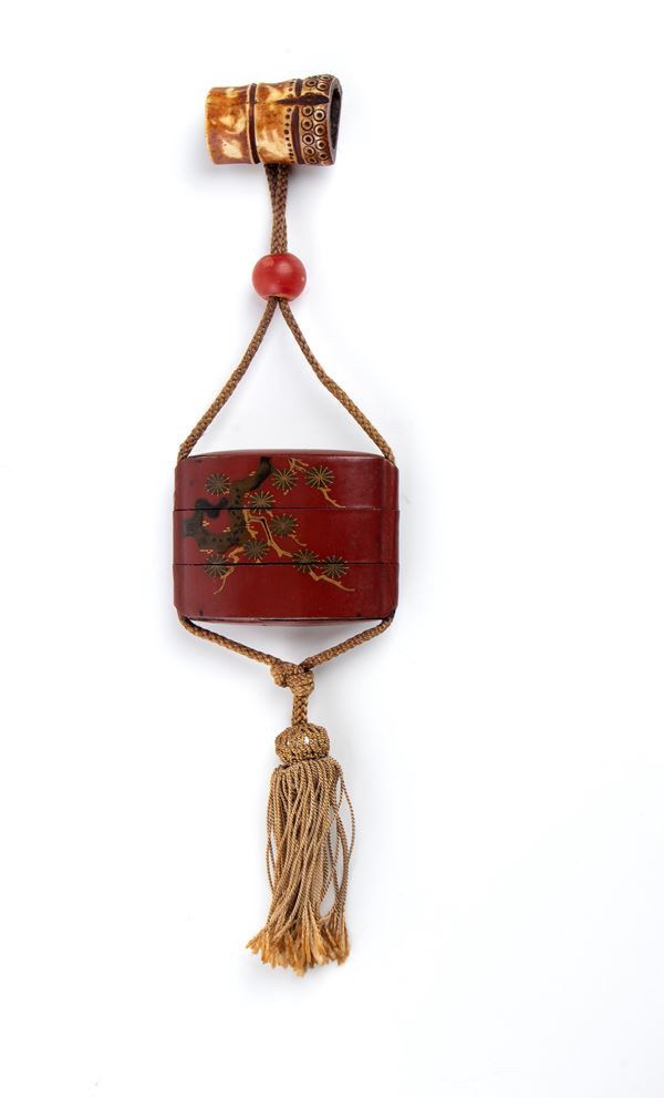 Inro in lacca con netsuke, Giappone