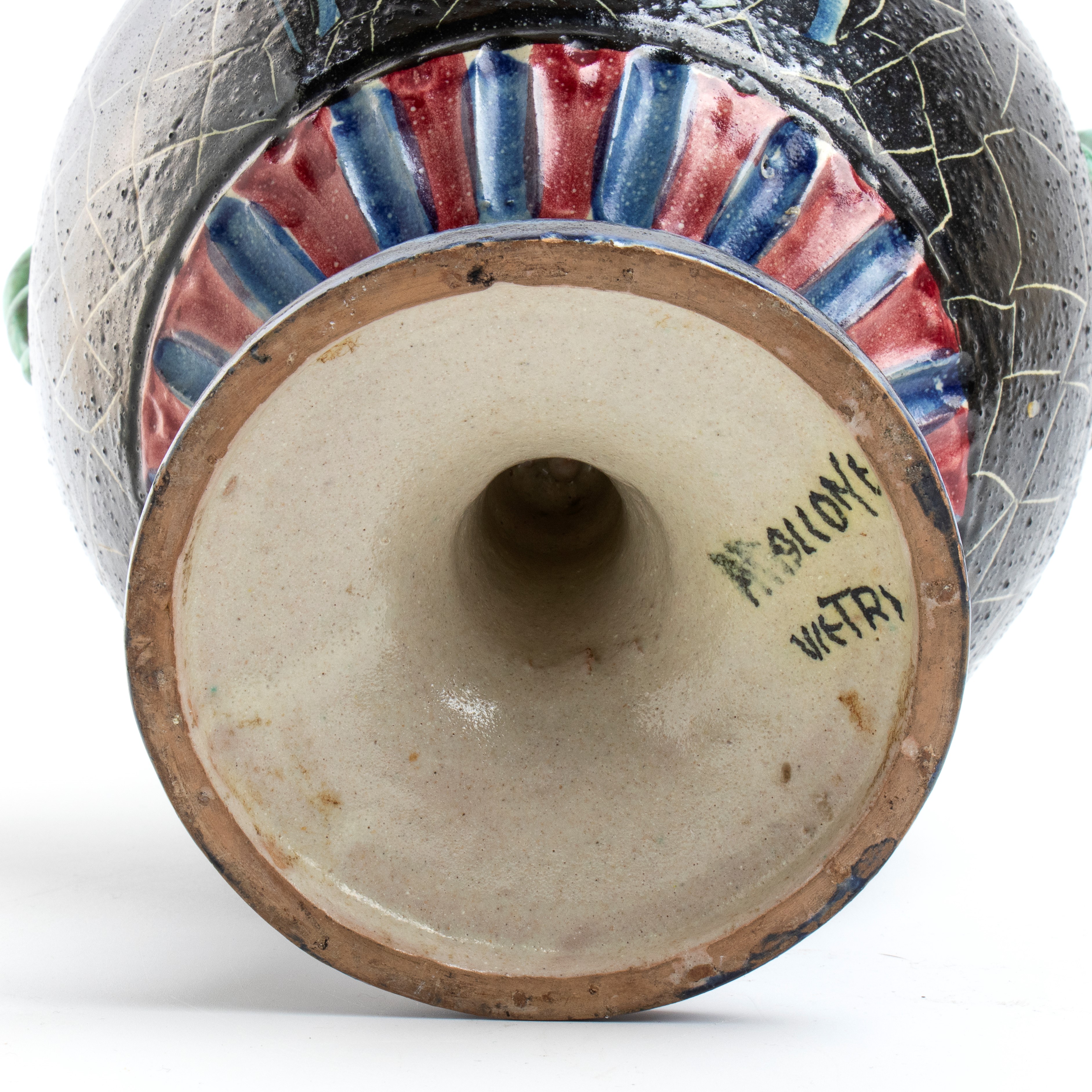 Vaso biansato con guerrieri