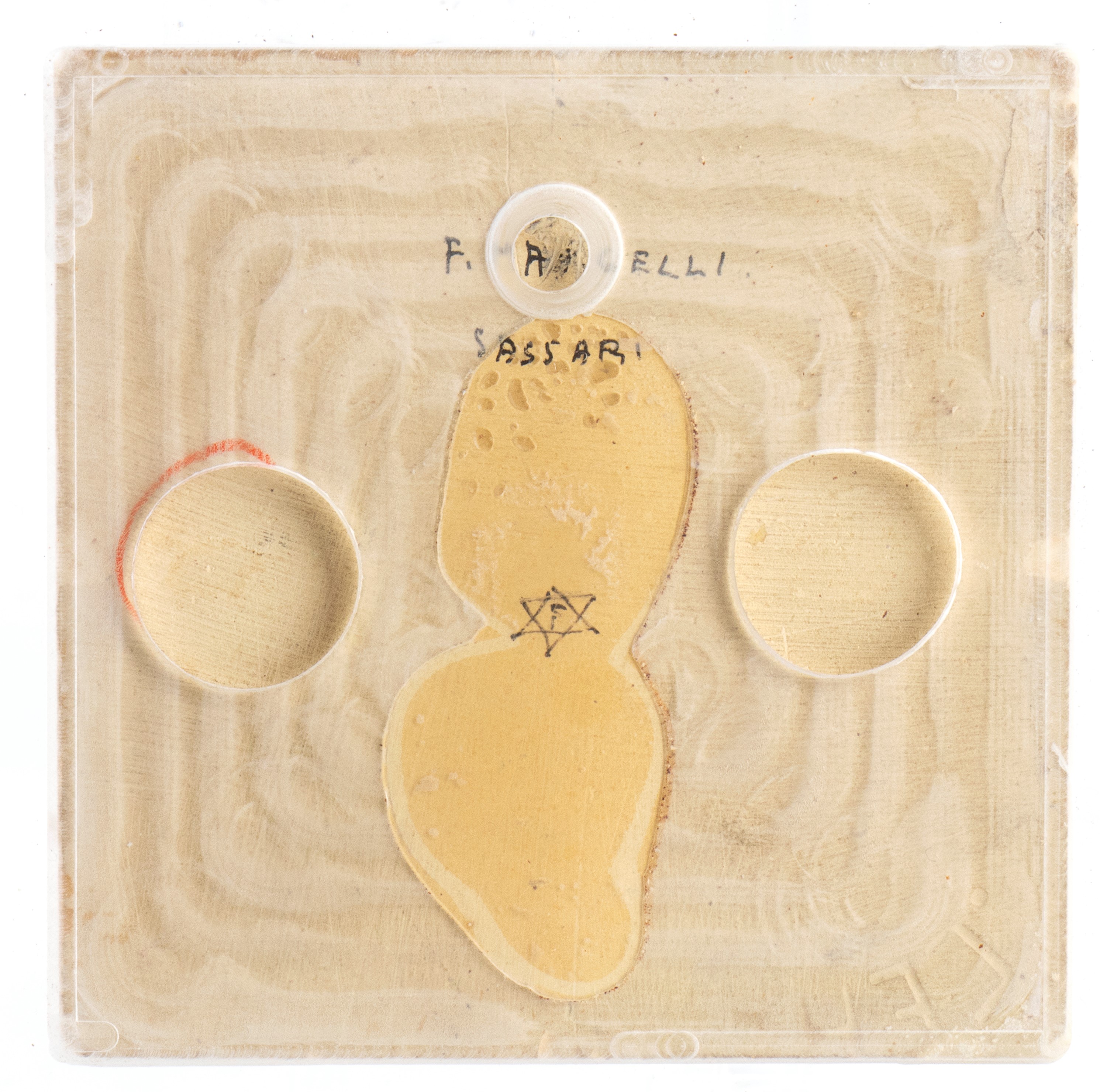 Mattonella con donne in costume sardo