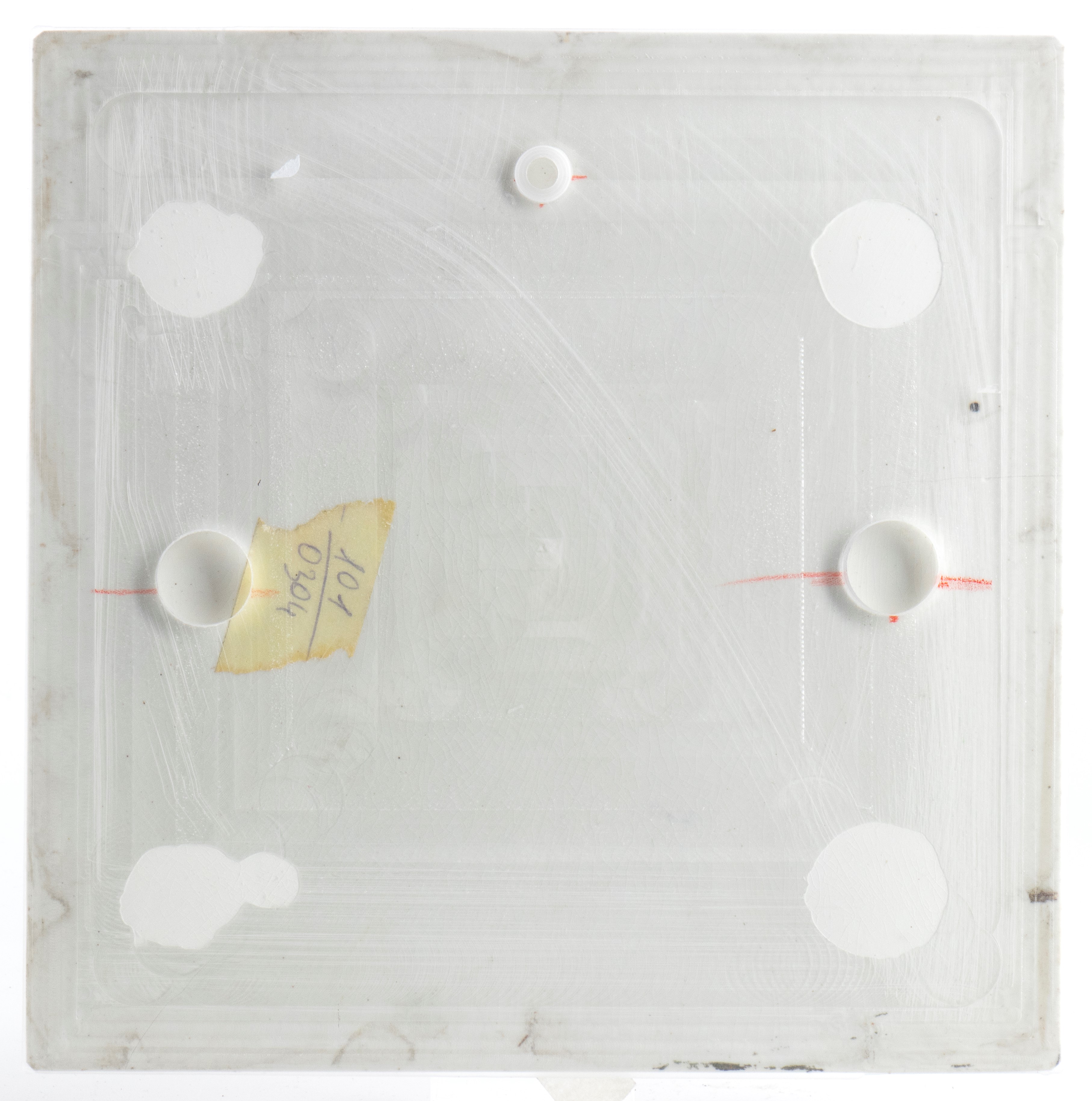 Mattonella con decoro di fiori, farfalle e bruco