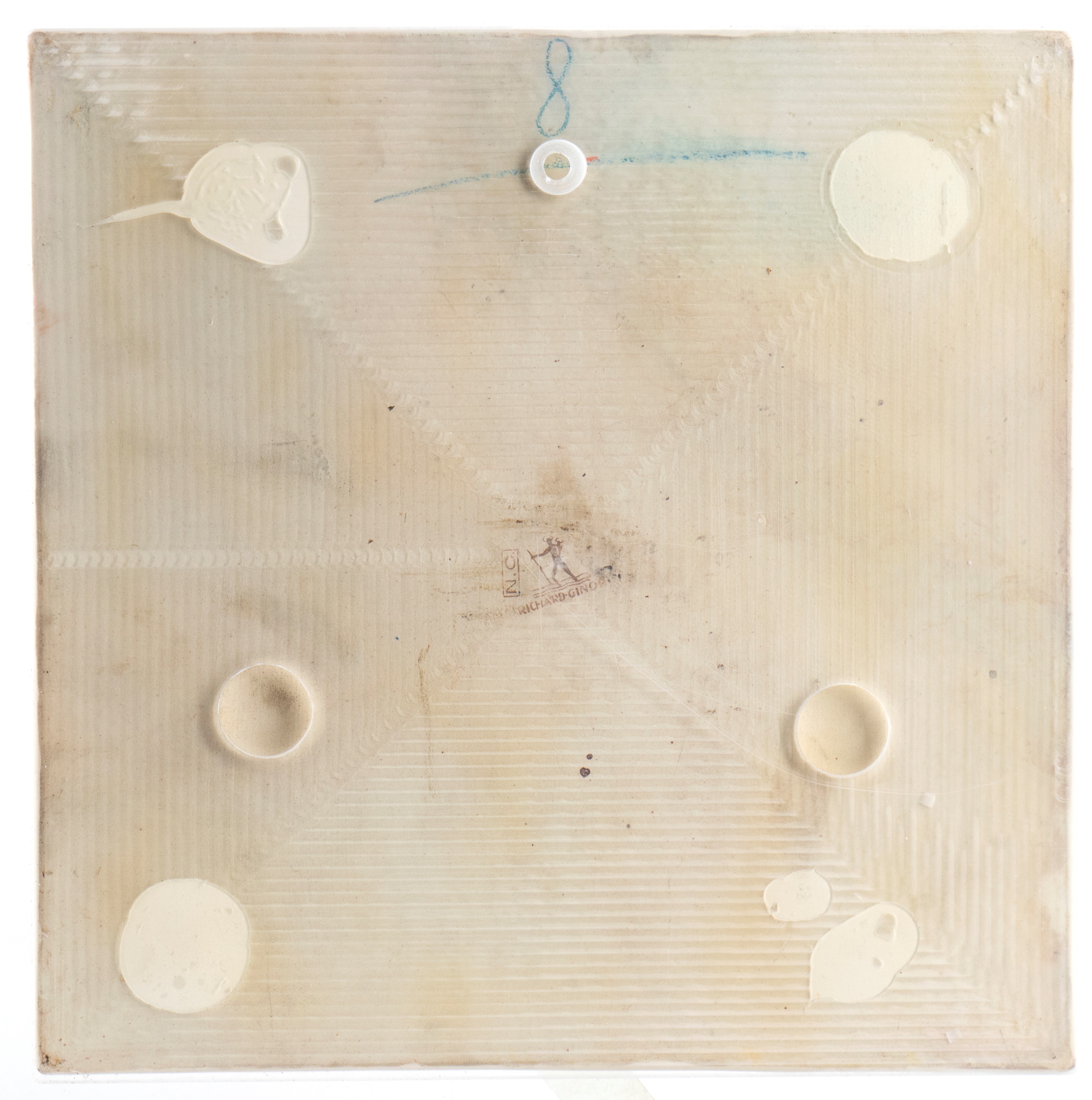 Mattonella con decoro di fiori con farfalla