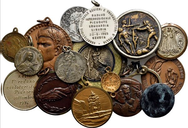 VARIE. Lotto multiplo di medaglie. Metalli, diametro, peso e epoche varie. Varie
