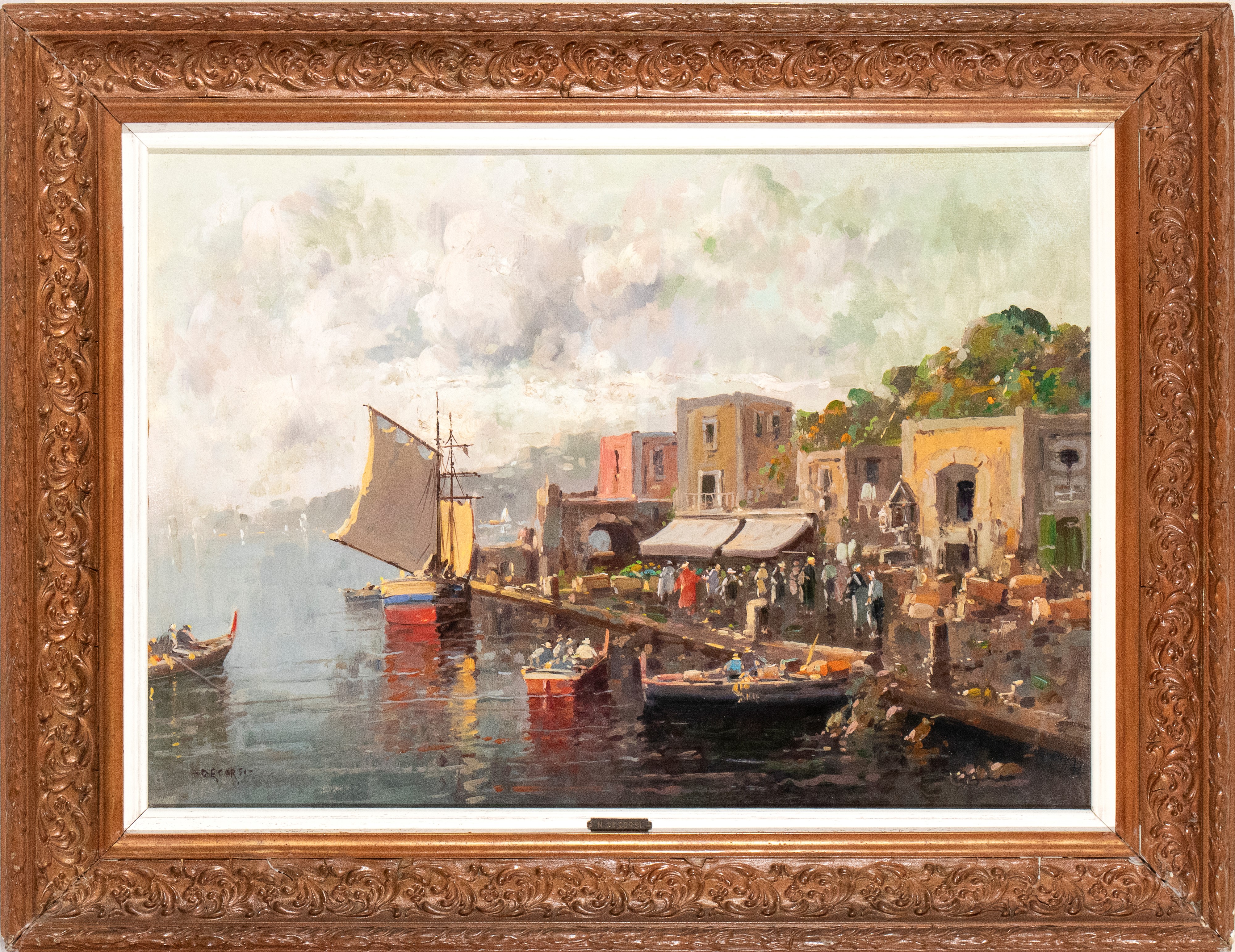 Marina con attracco, barche, piccolo arco e negozio