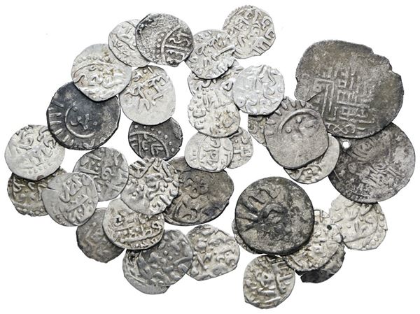 MONDO ISLAMICO. IMPERO OTTOMANO. LOTTO DI 35 FRAZIONI DI DIRHEM. Conservazioni varie.