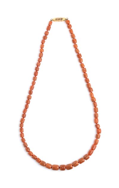 Collana a un filo di corallo rosso del Mediterraneo (Corallium rubrum), oro giallo 18k con smalti