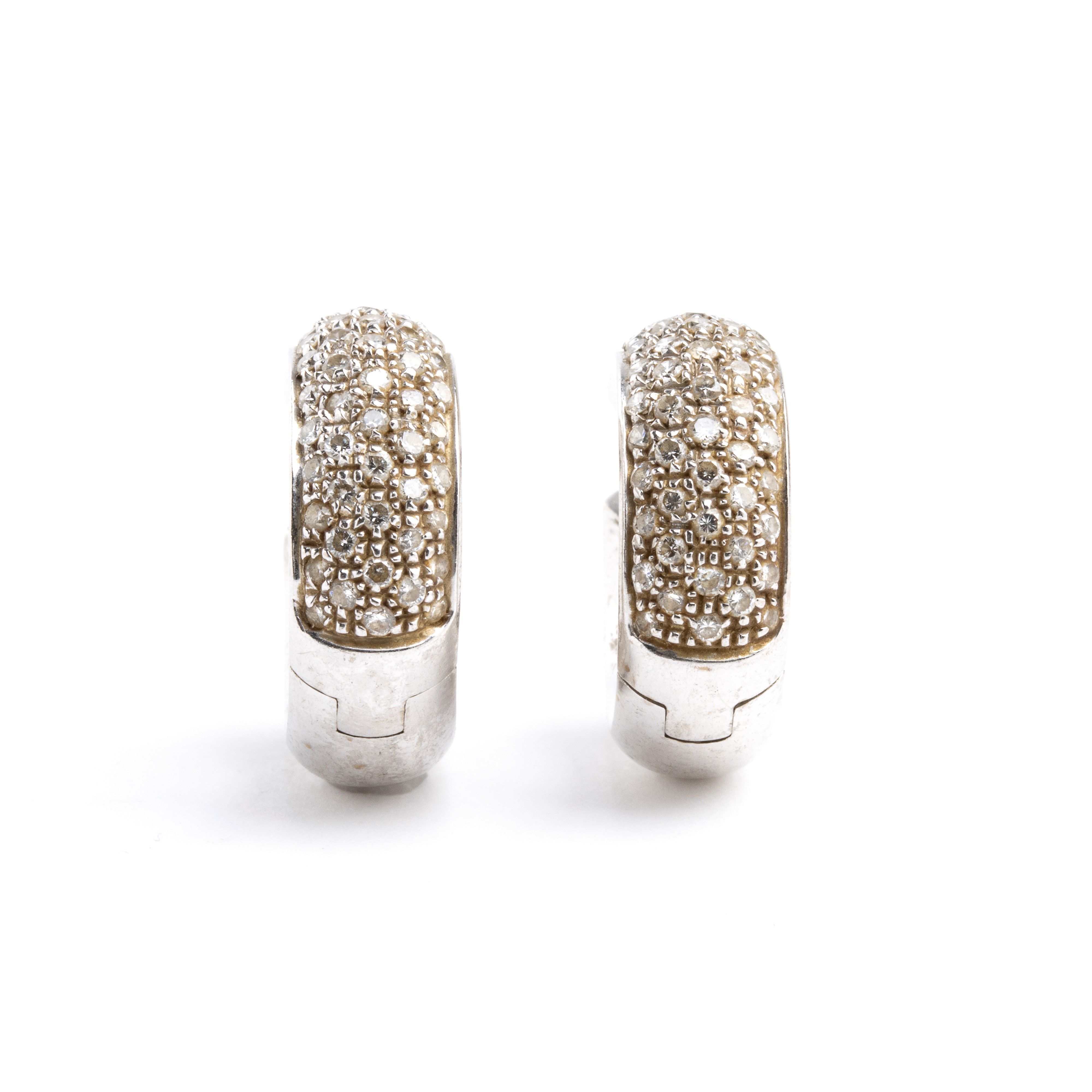 Orecchini a cerchio in oro e diamanti