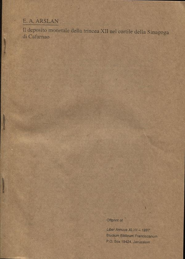 ARSLAN  E. -  Il deposito monetale della trincea XII nel cortile della sinagoga di Cafarnao. Jerusalem, 1997. Pp. 246 – 328, ill. e schemi nel testo. ril. ed. buono stato, molto raro e importante. monete romane del III e  IV secolo