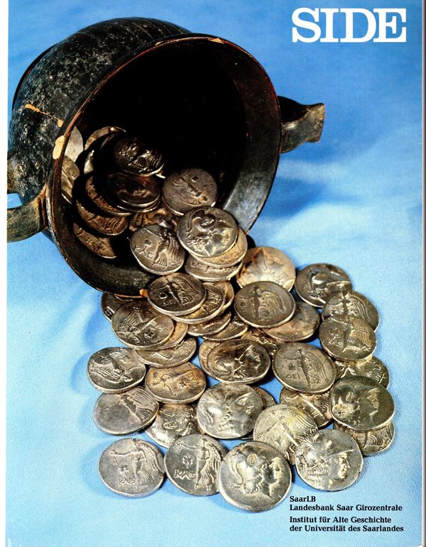 FRANKE P.R. -LESCHORN W. -MULLER B. - NOLLE J. -  SIDE Munzpragung,inschriften und geschichte einer antiken stadt in der Turkei. Wien, 1989. pp. 72,  tavv. 2, + illustrazioni a colori nel testo. rilegatura ed. ottimo stato.