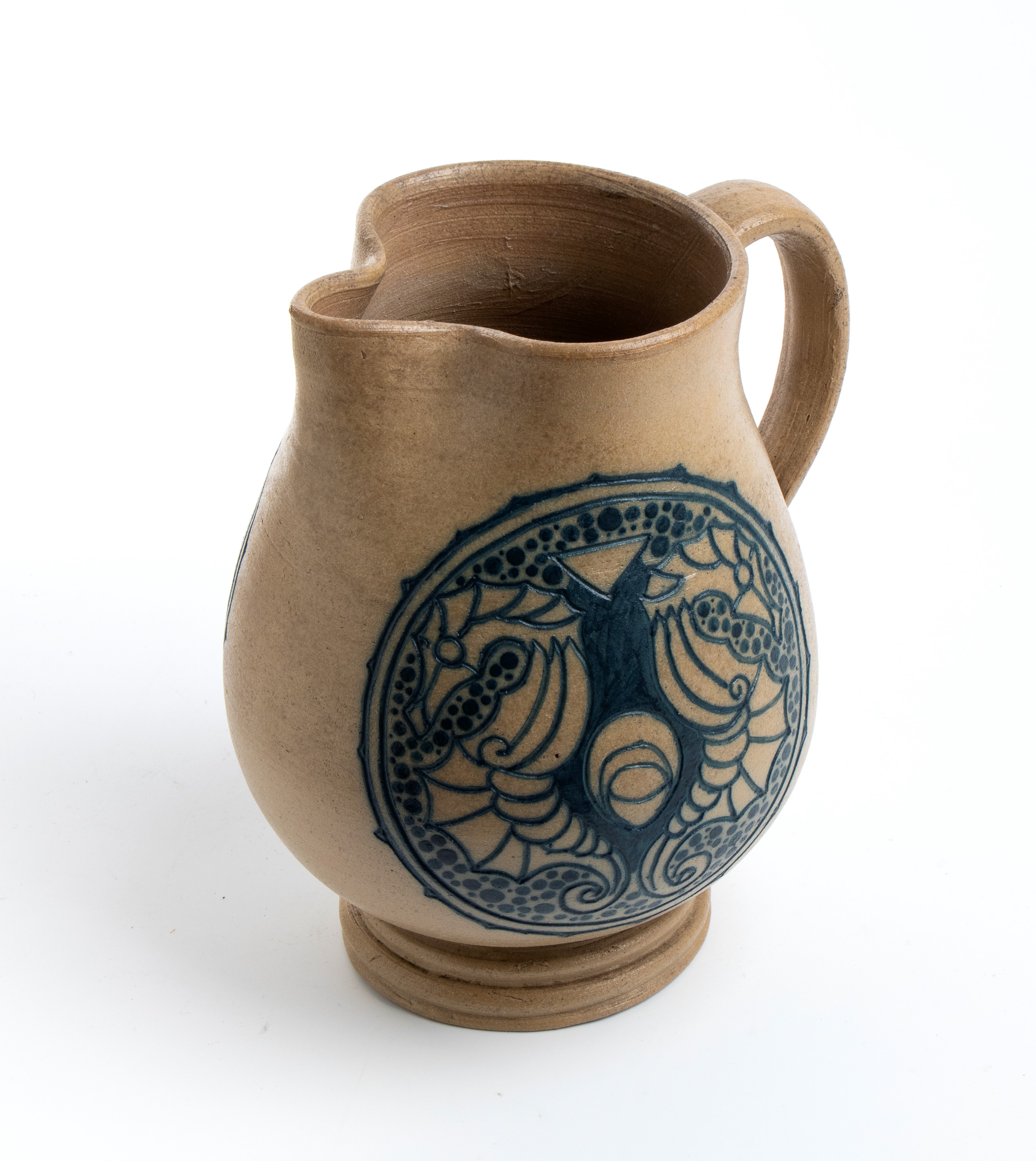 Brocca con decorazione di cavallucci marini