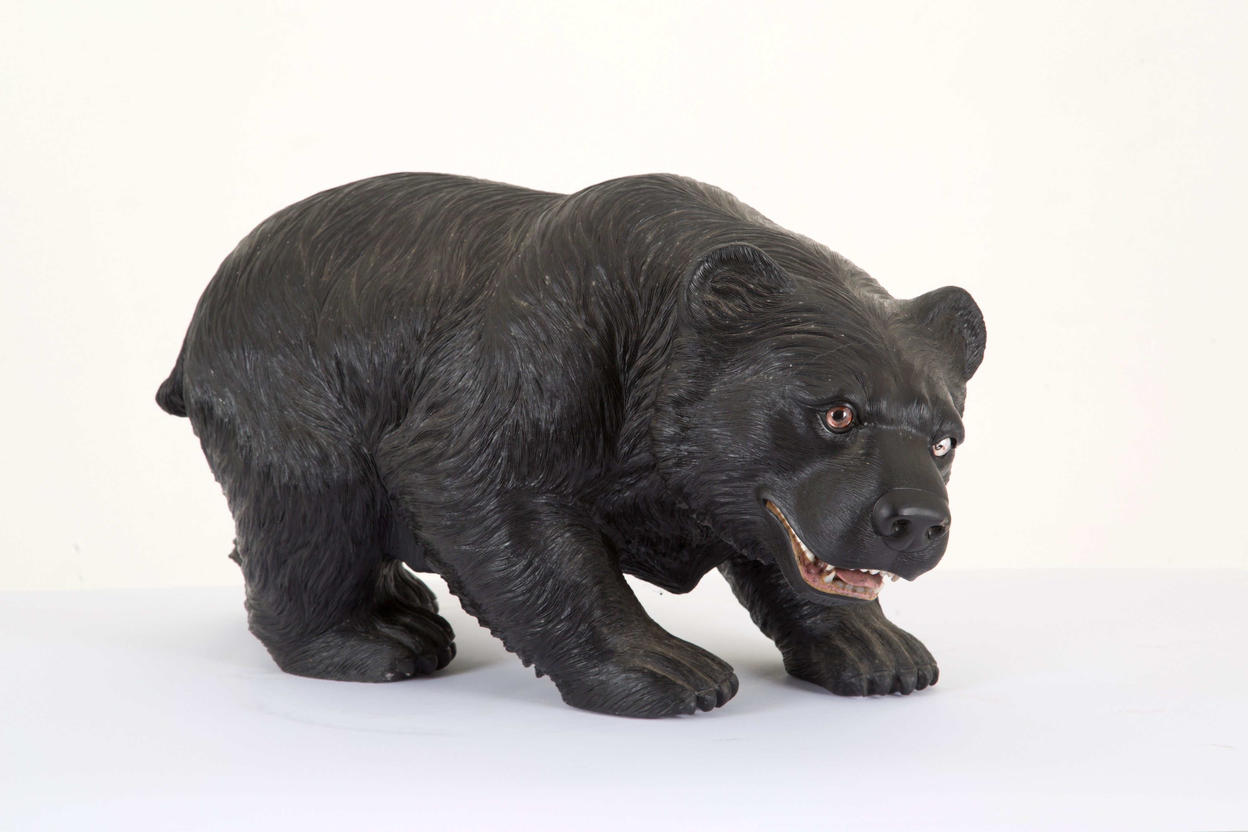 Scultura in shungite, XIX secolo, raffigurante orso