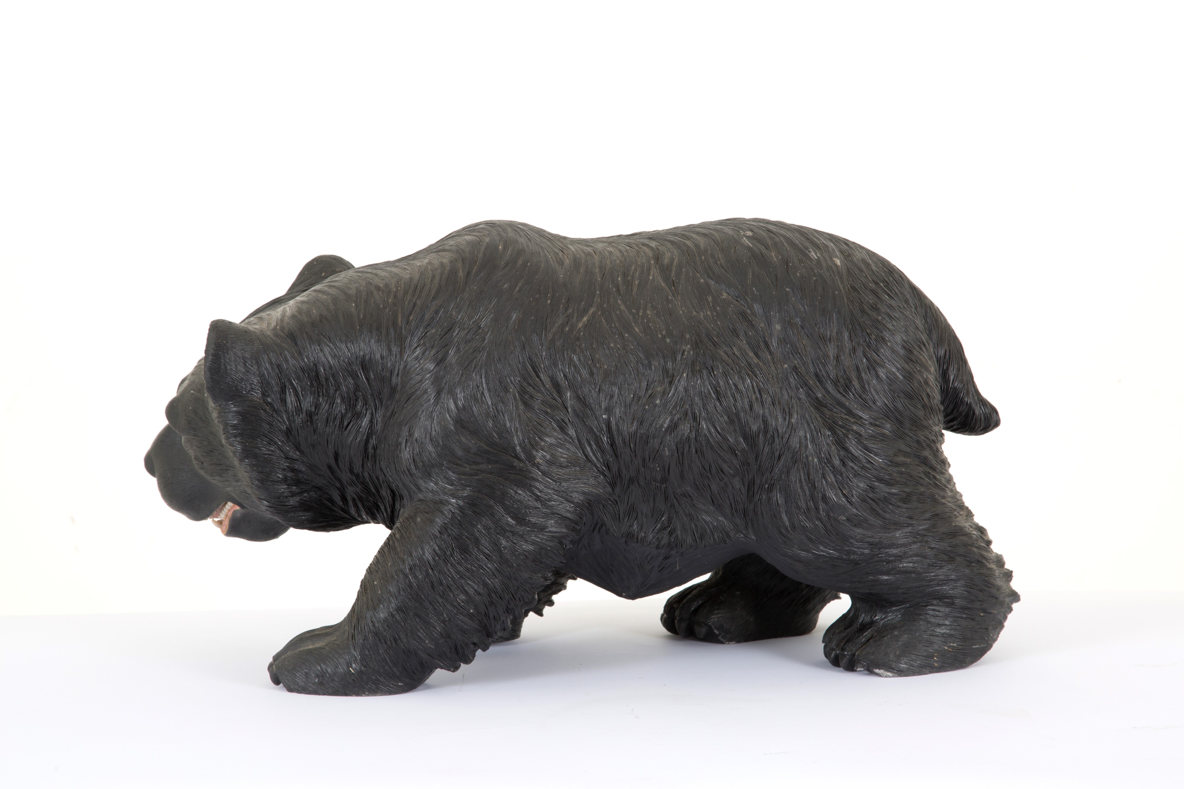 Scultura in shungite, XIX secolo, raffigurante orso