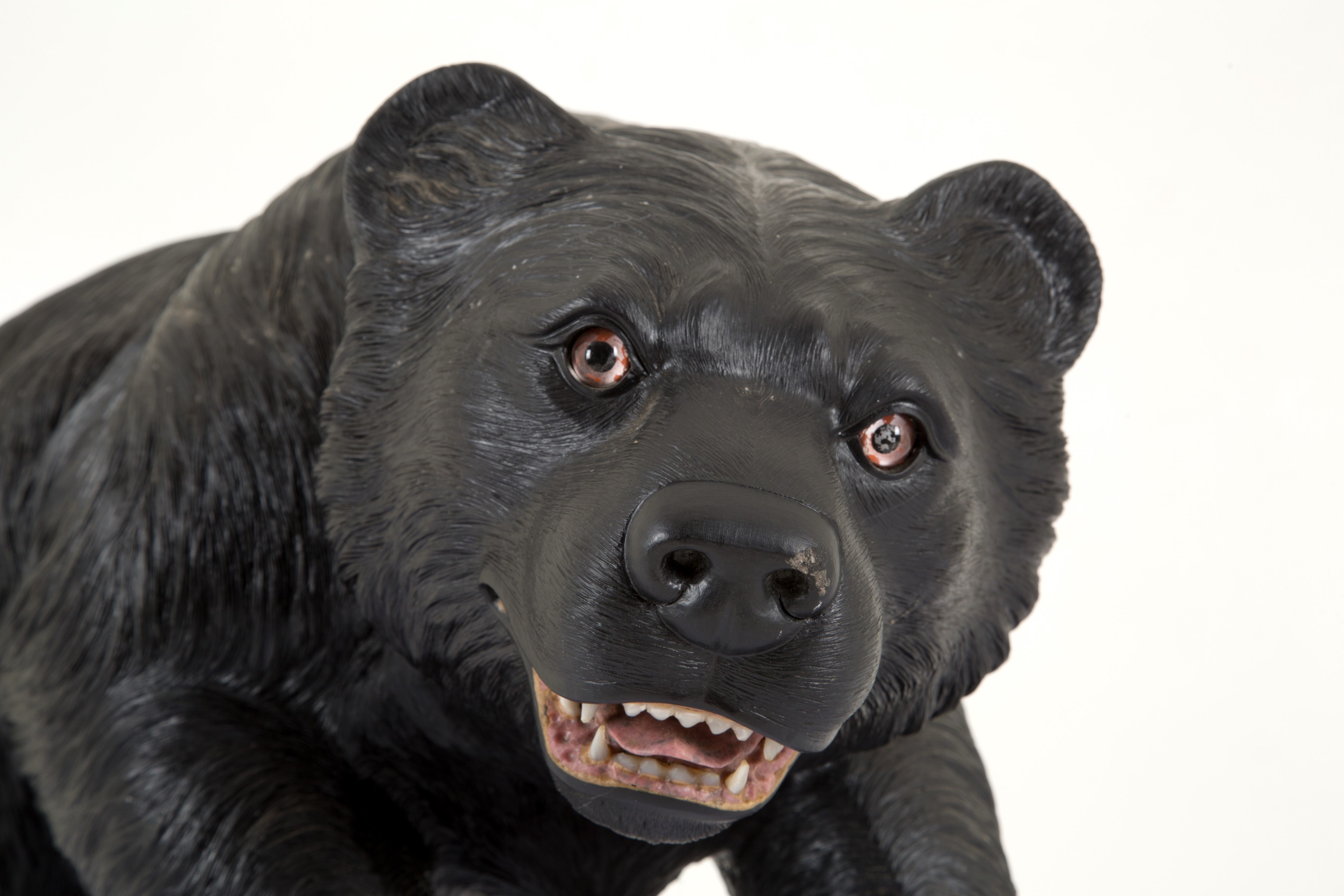 Scultura in shungite, XIX secolo, raffigurante orso