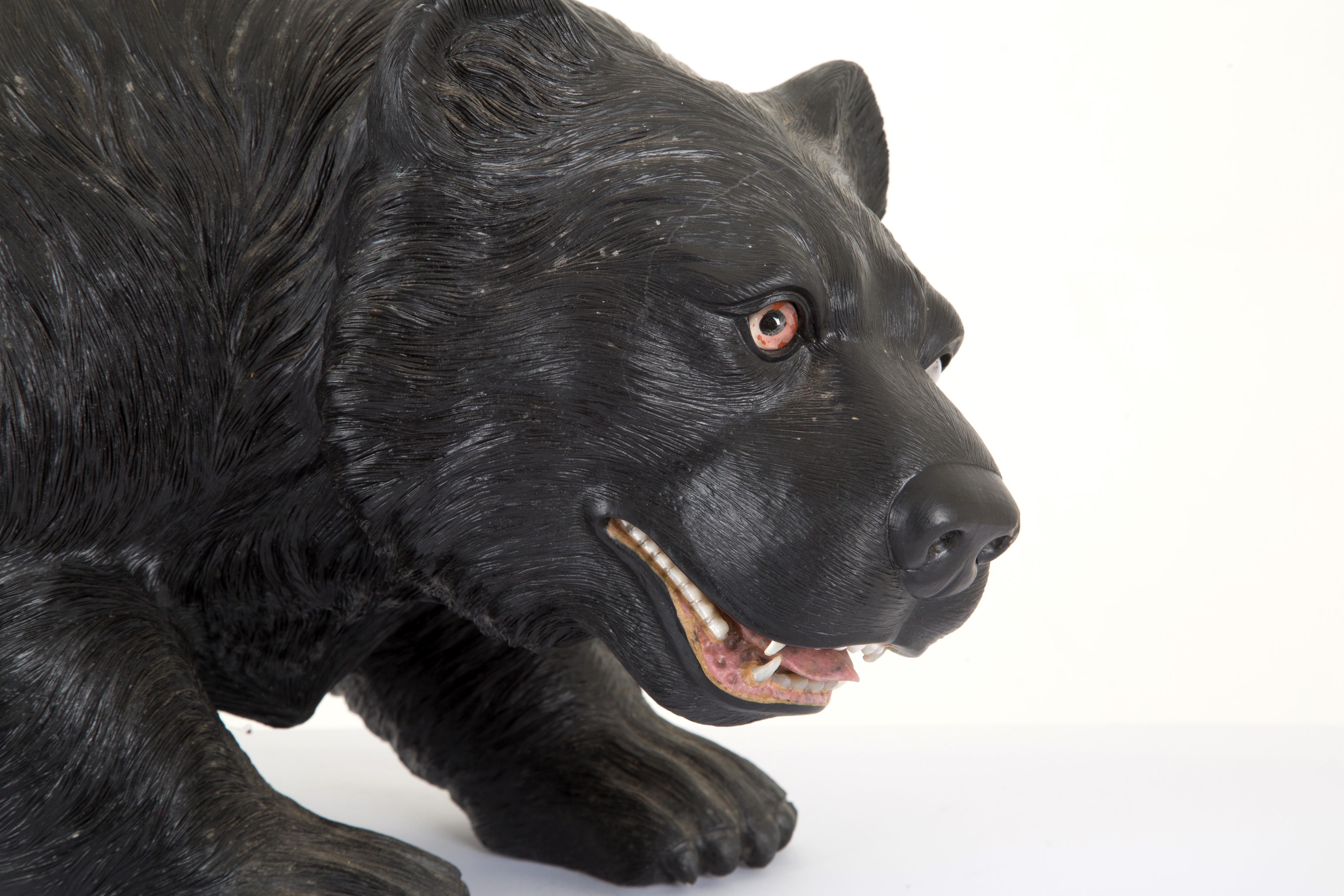Scultura in shungite, XIX secolo, raffigurante orso
