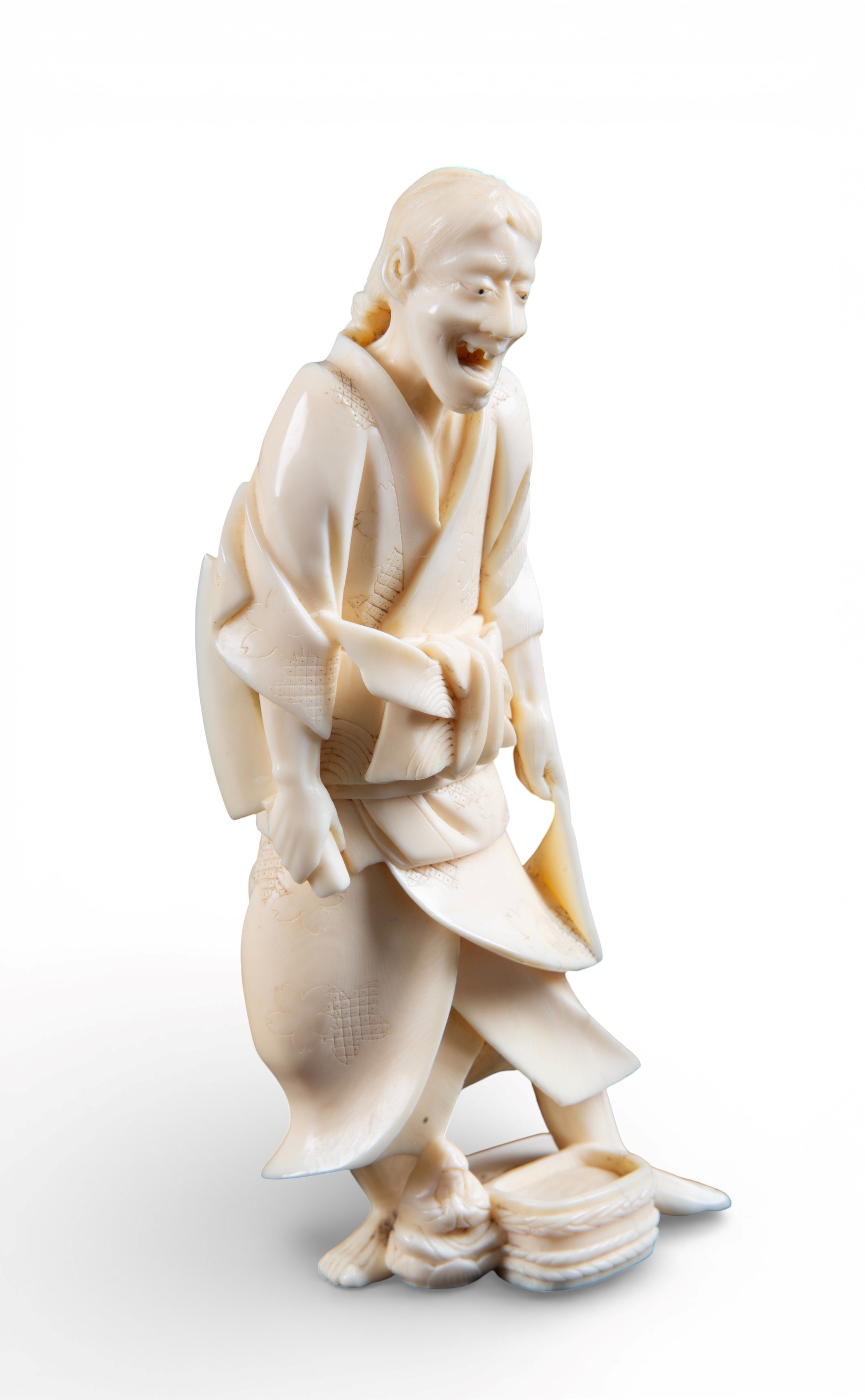 Okimono in avorio raffigurante un uomo, Giappone, periodo Meiji (1868-1912)