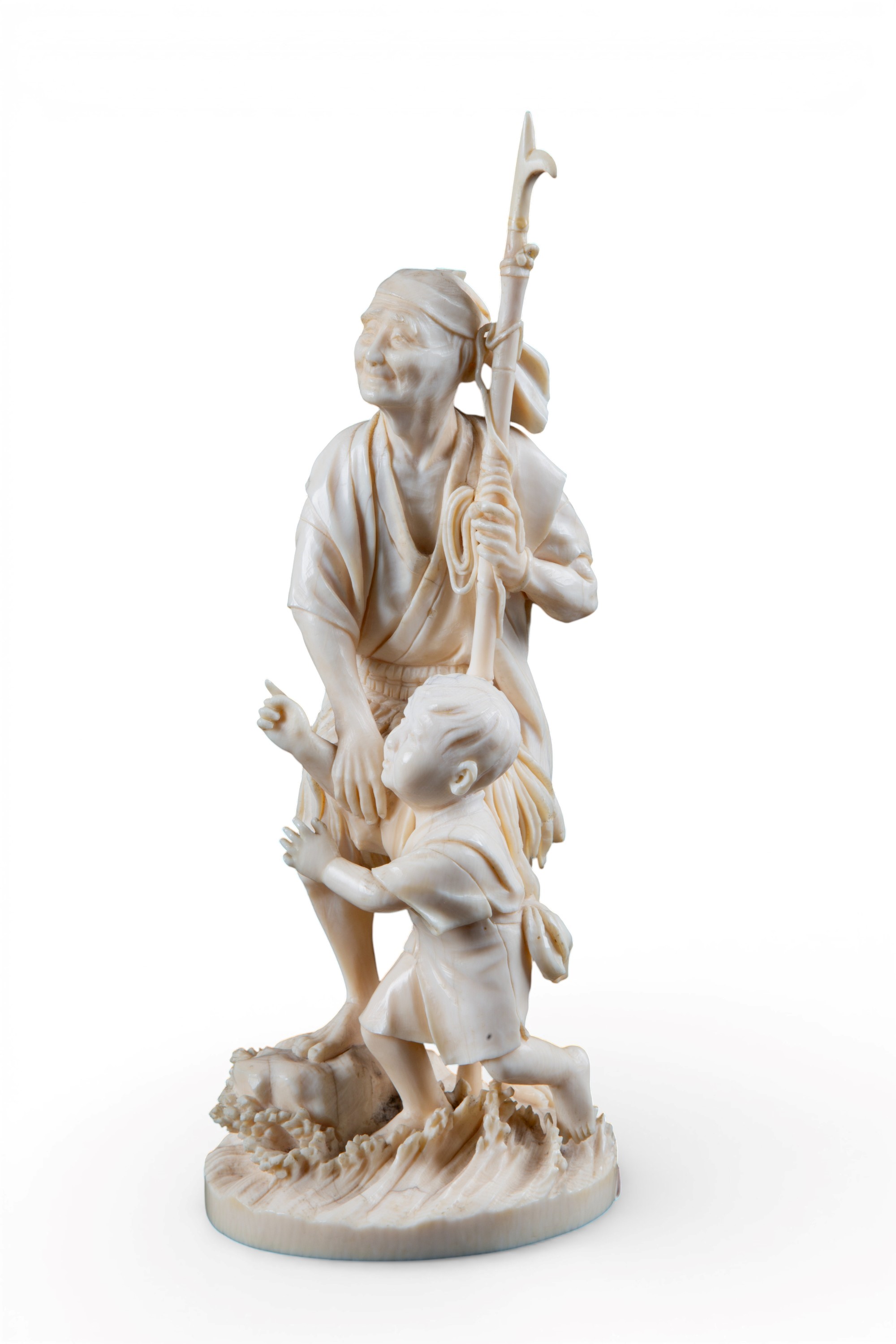 Okimono, Pescatore con bambino, avorio, periodo Meiji (1868-1912)