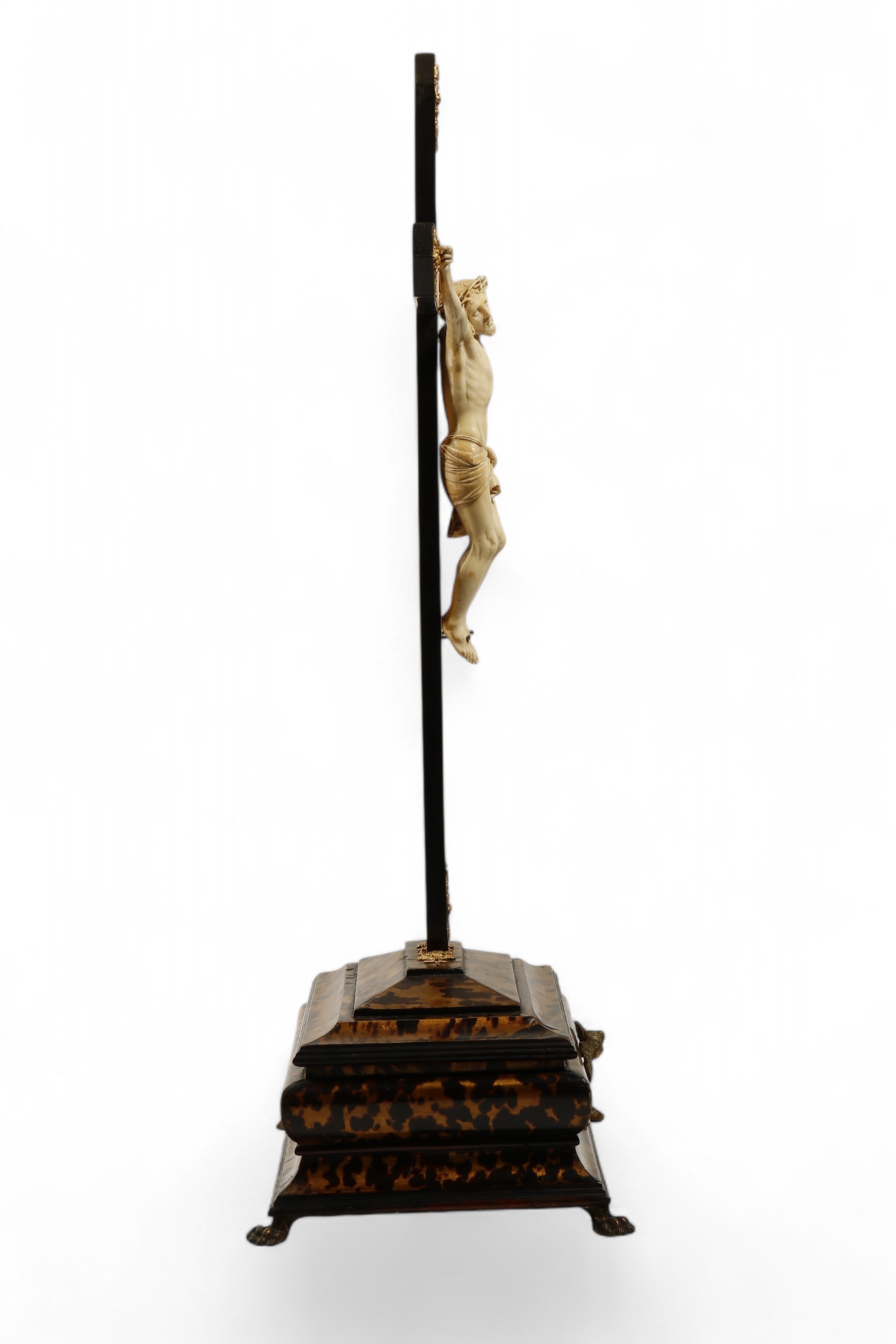Corpus Christi in avorio, scultura a tutto tondo su croce lignea (Italia, XVIII secolo)