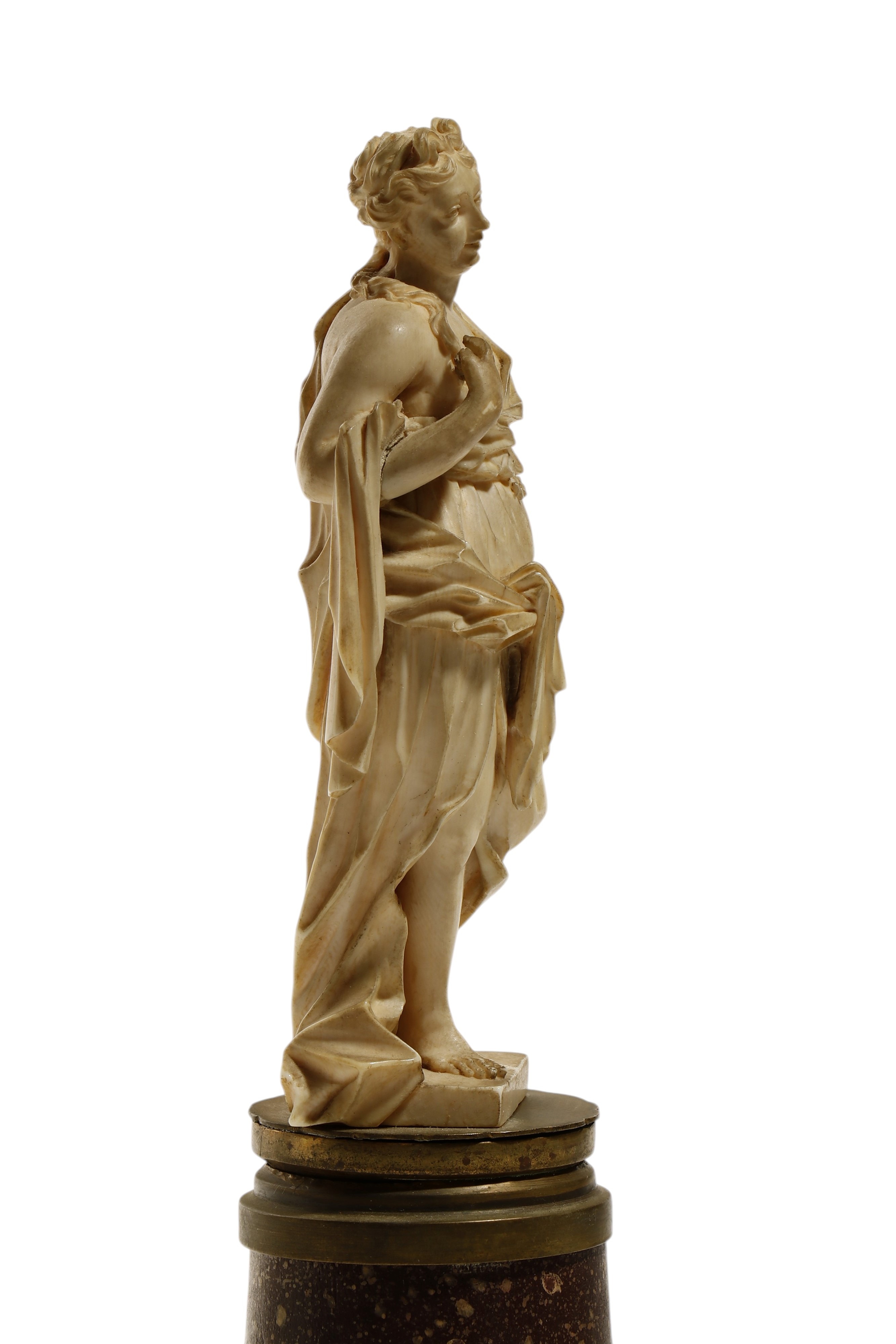 Scultura in avorio, figura femminile (Europa centro-meridionale, XVII–XVIII secolo)