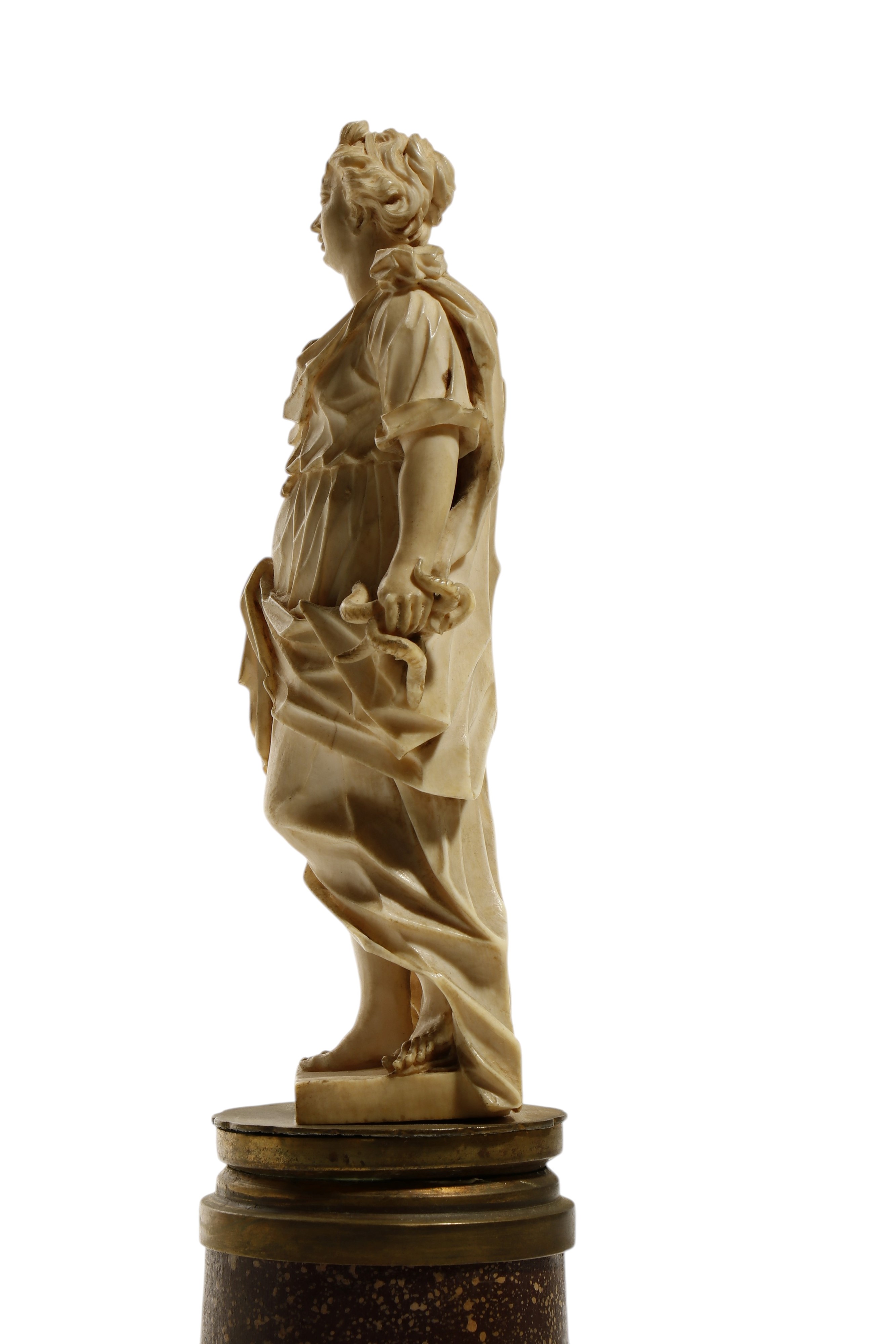 Scultura in avorio, figura femminile (Europa centro-meridionale, XVII–XVIII secolo)