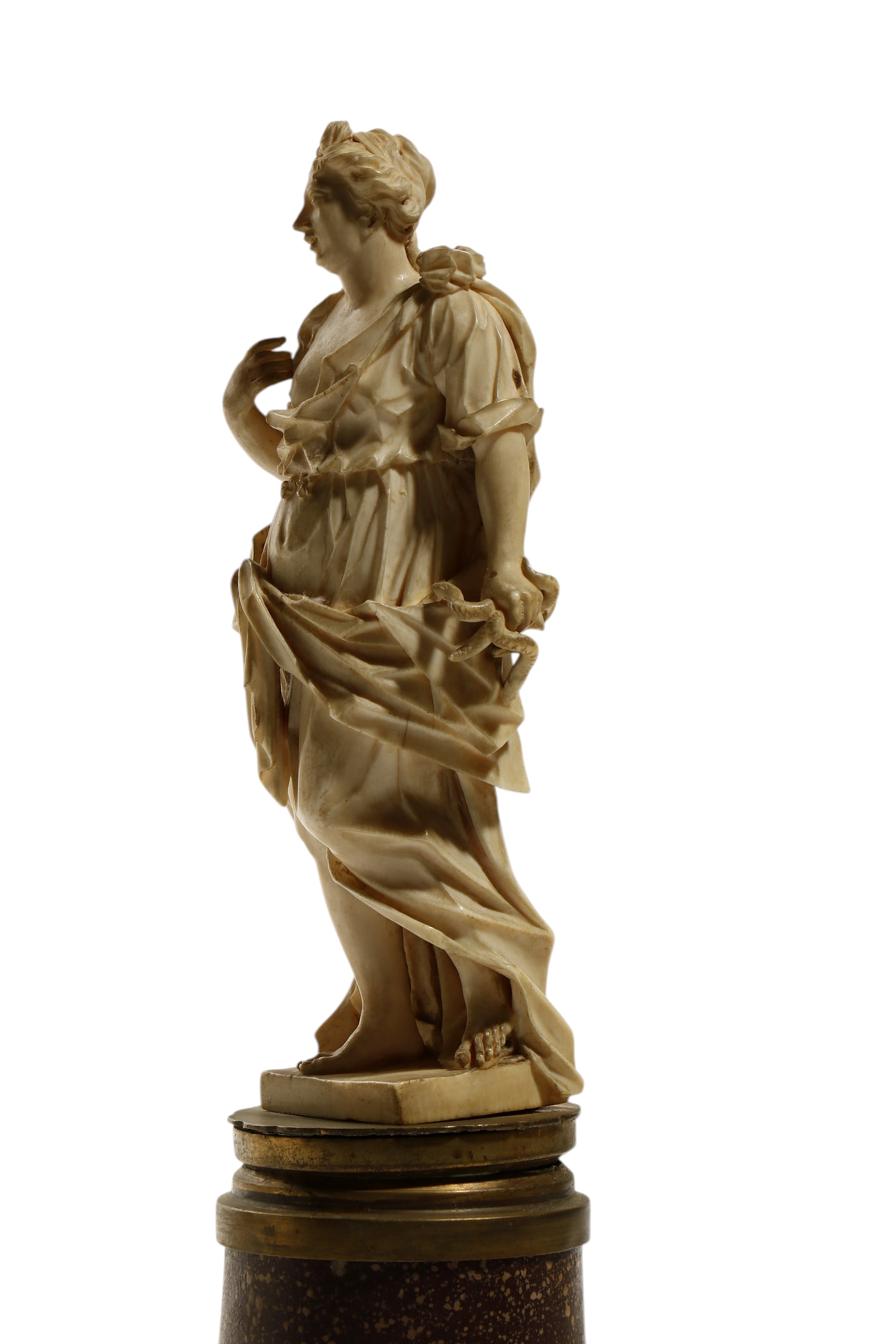 Scultura in avorio, figura femminile (Europa centro-meridionale, XVII–XVIII secolo)