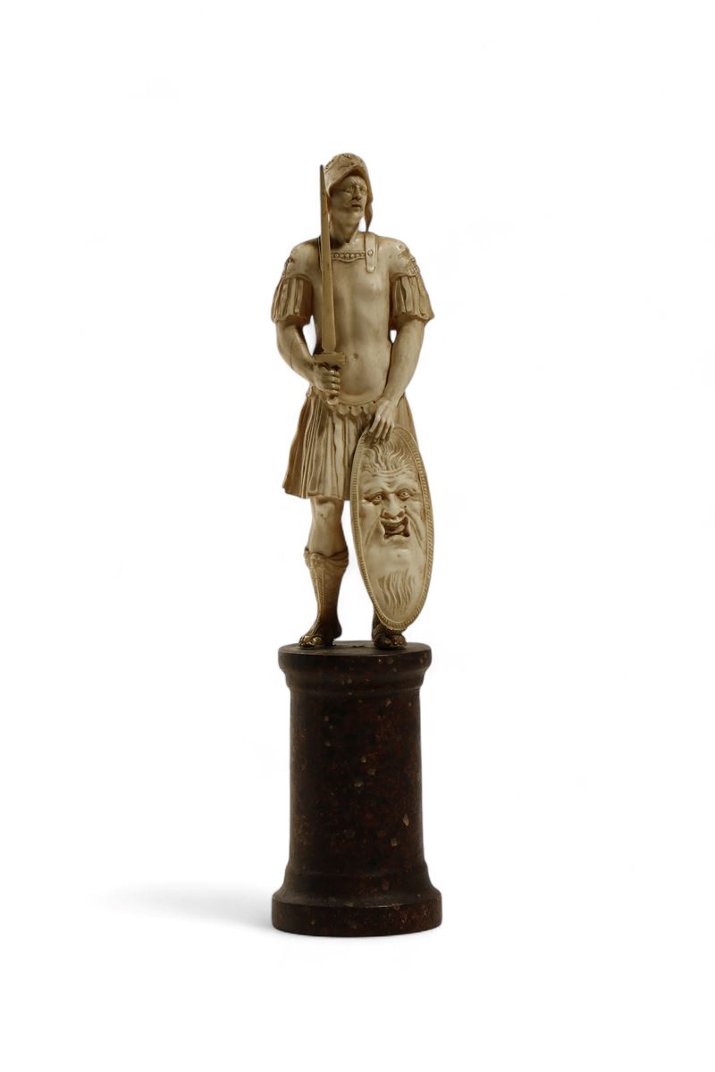Europa centro-meridionale, Scultura in avorio raffigurante un guerriero (XVII–XVIII secolo)