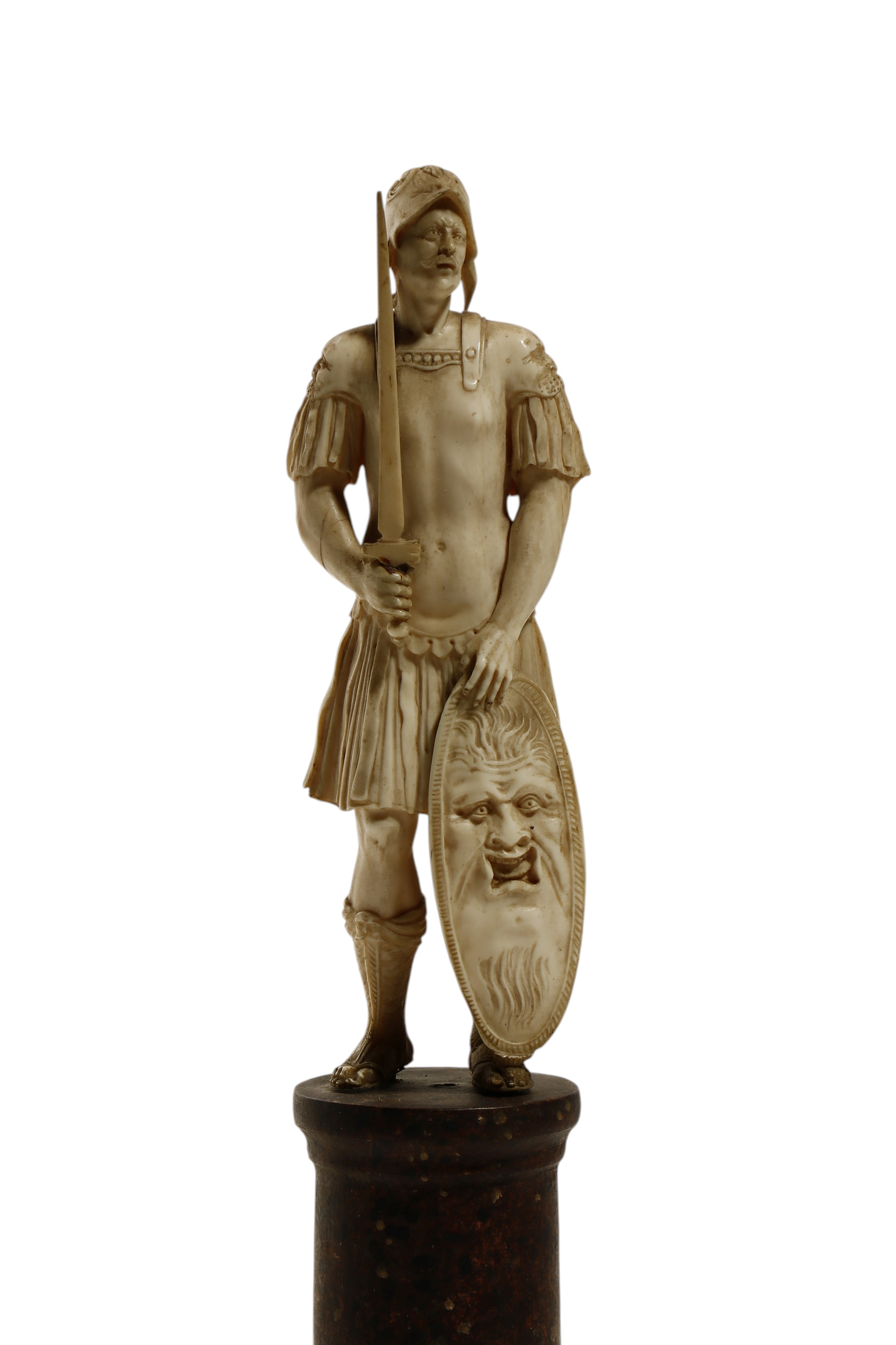 Europa centro-meridionale, Scultura in avorio raffigurante un guerriero (XVII–XVIII secolo)