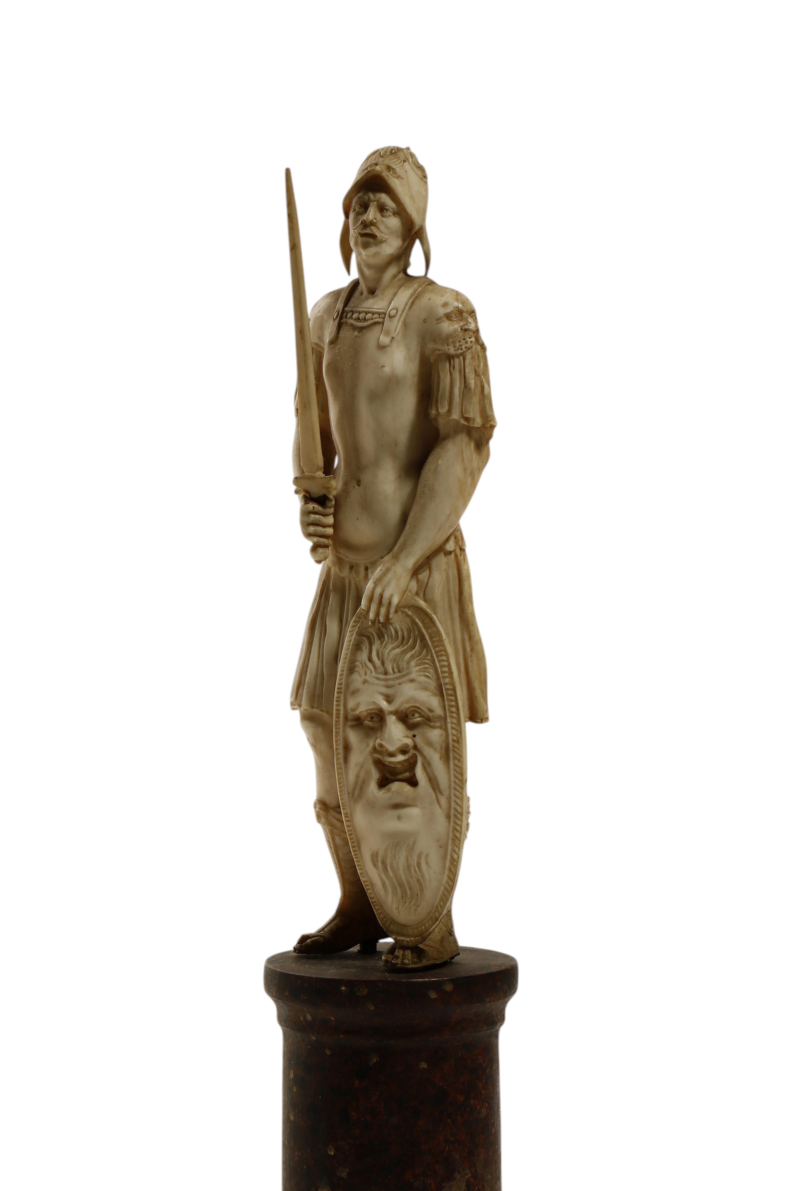Europa centro-meridionale, Scultura in avorio raffigurante un guerriero (XVII–XVIII secolo)