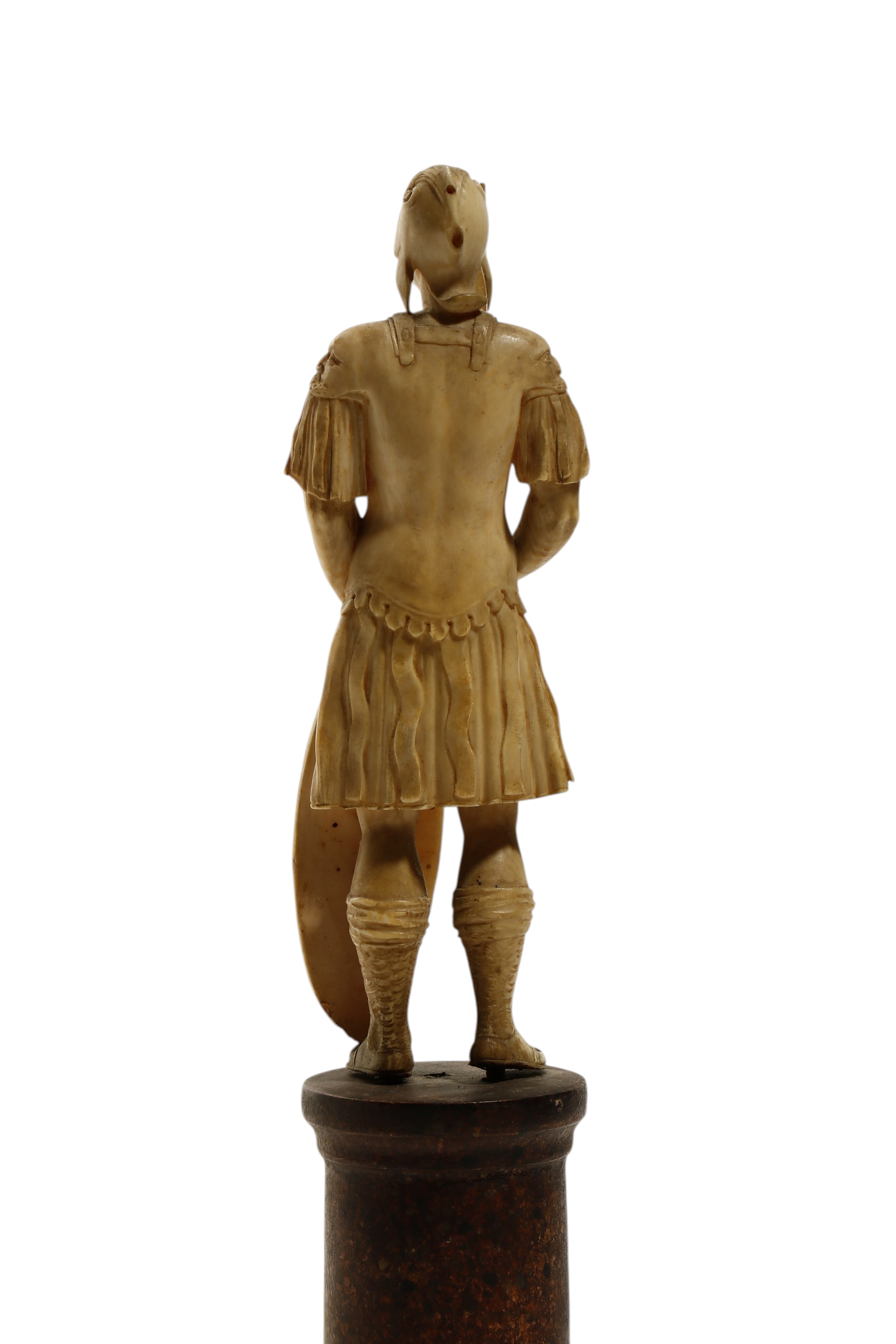Europa centro-meridionale, Scultura in avorio raffigurante un guerriero (XVII–XVIII secolo)