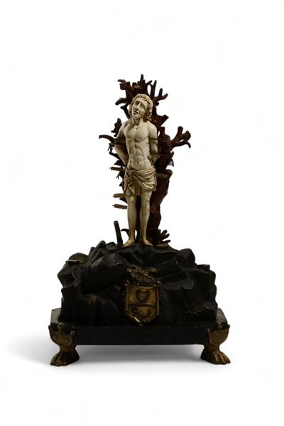 Scultura, San Sebastiano, avorio scolpito e base in legno e metallo dorato (Germania, XVII–XVIII ...