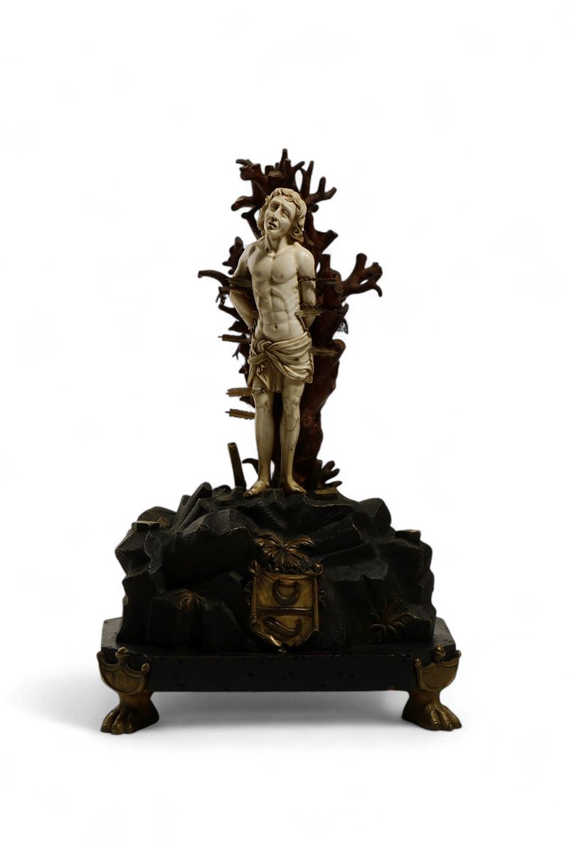 Scultura, San Sebastiano, avorio scolpito e base in legno e metallo dorato (Germania, XVII–XVIII ...