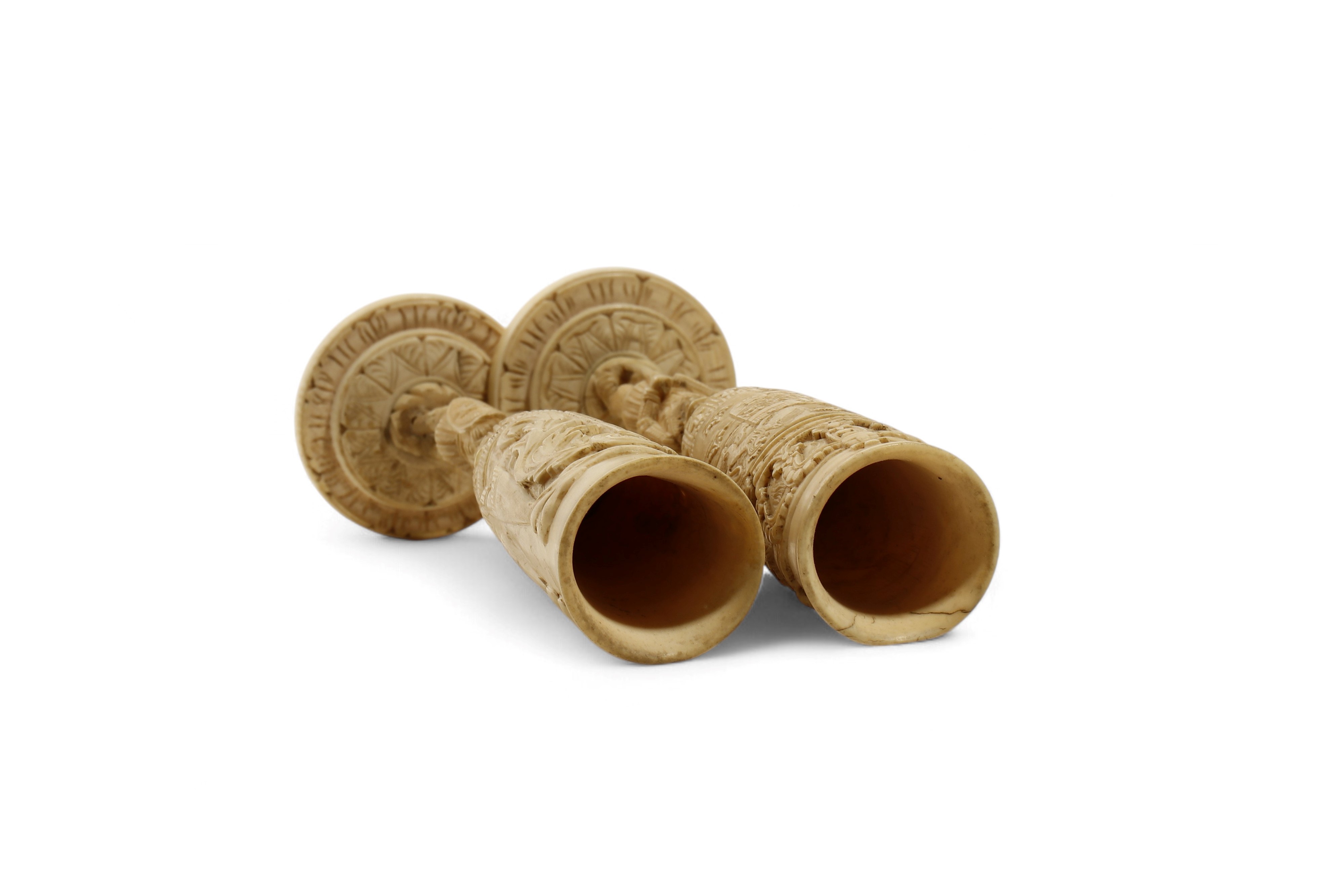 Coppia di calici torniti in avorio, XIX secolo