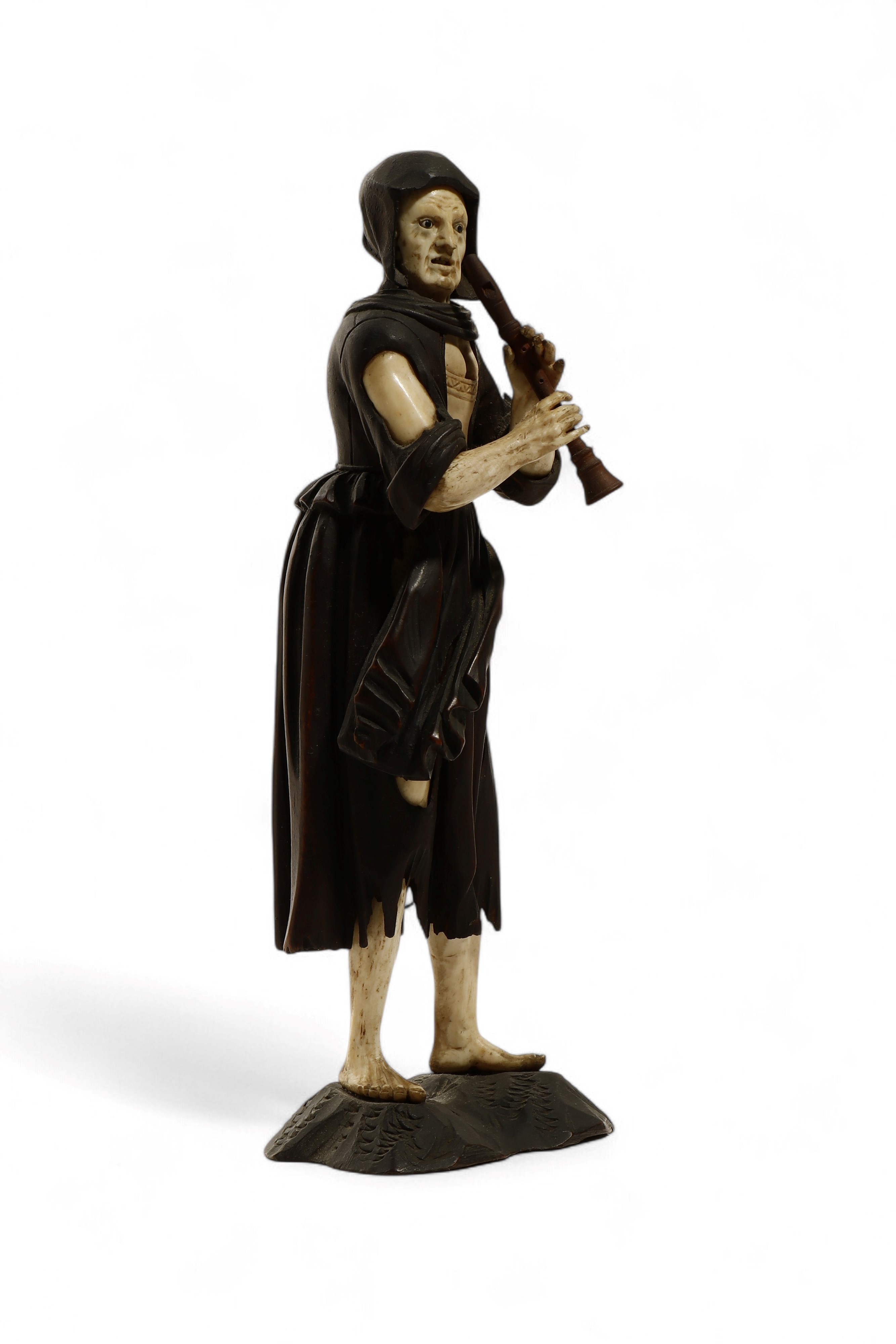 Simon Troger, Scultura in legno di tiglio e avorio raffigurante un musicista mendicante