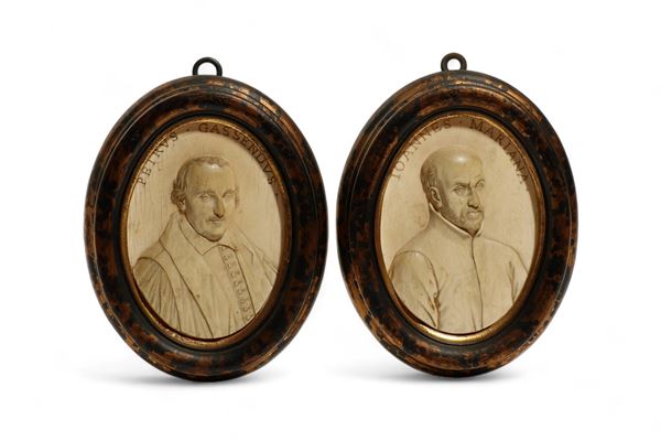 Coppia di placchette in avorio