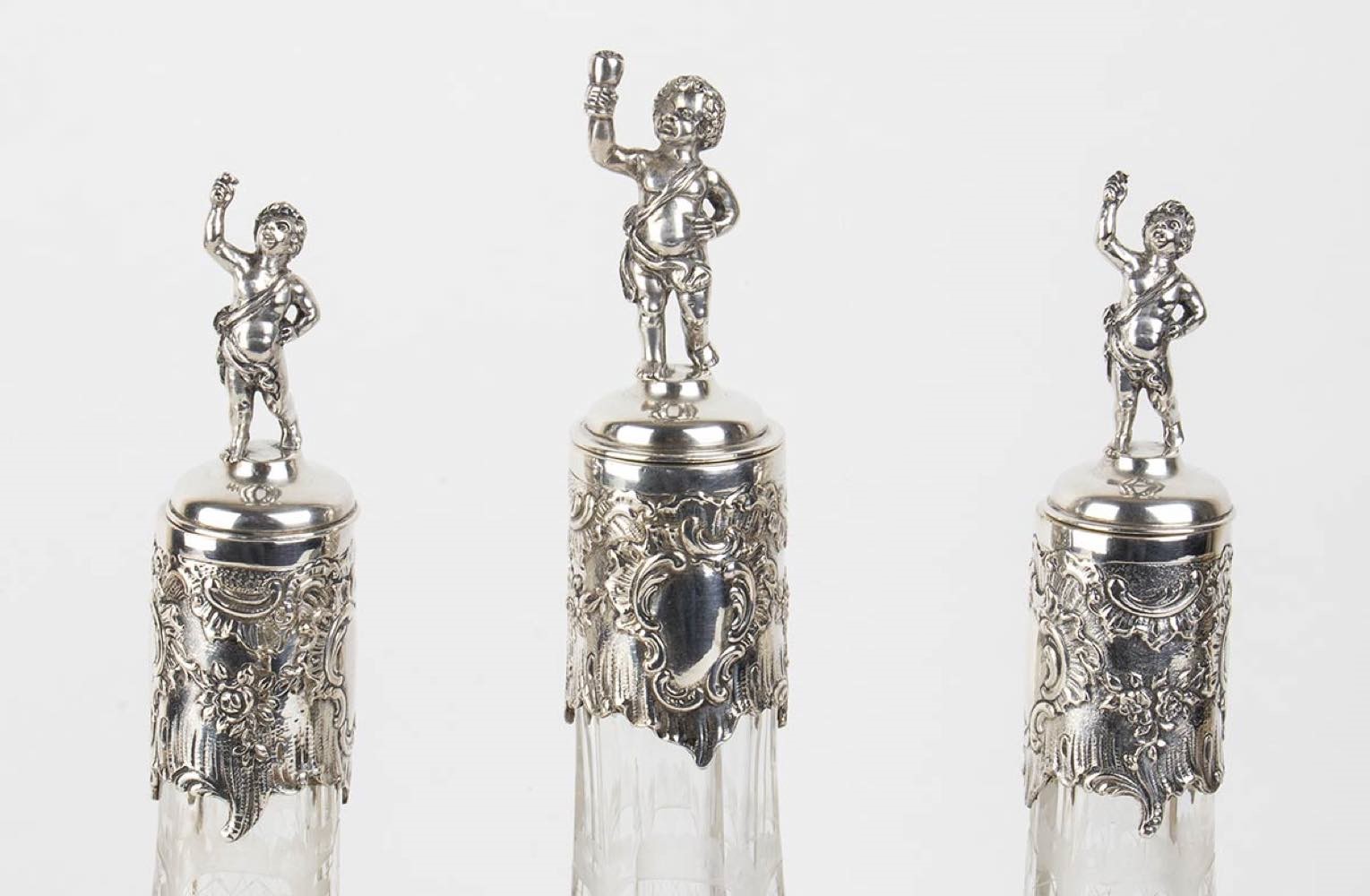 Decanter italiano in argento con tre bottiglie