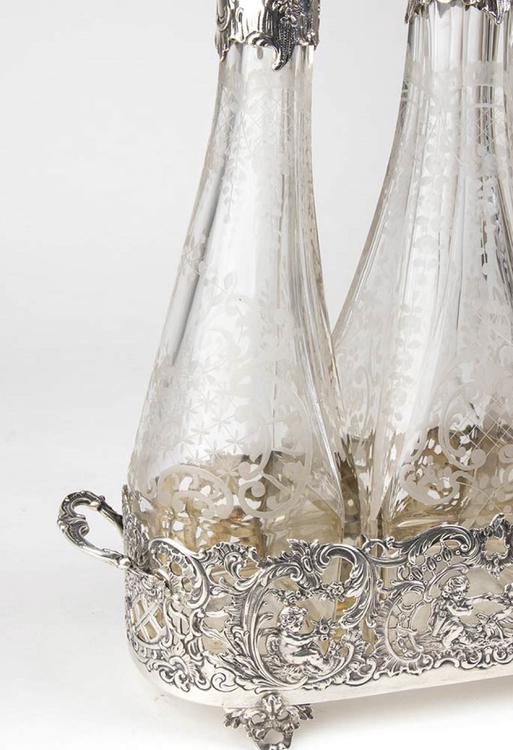 Decanter italiano in argento con tre bottiglie