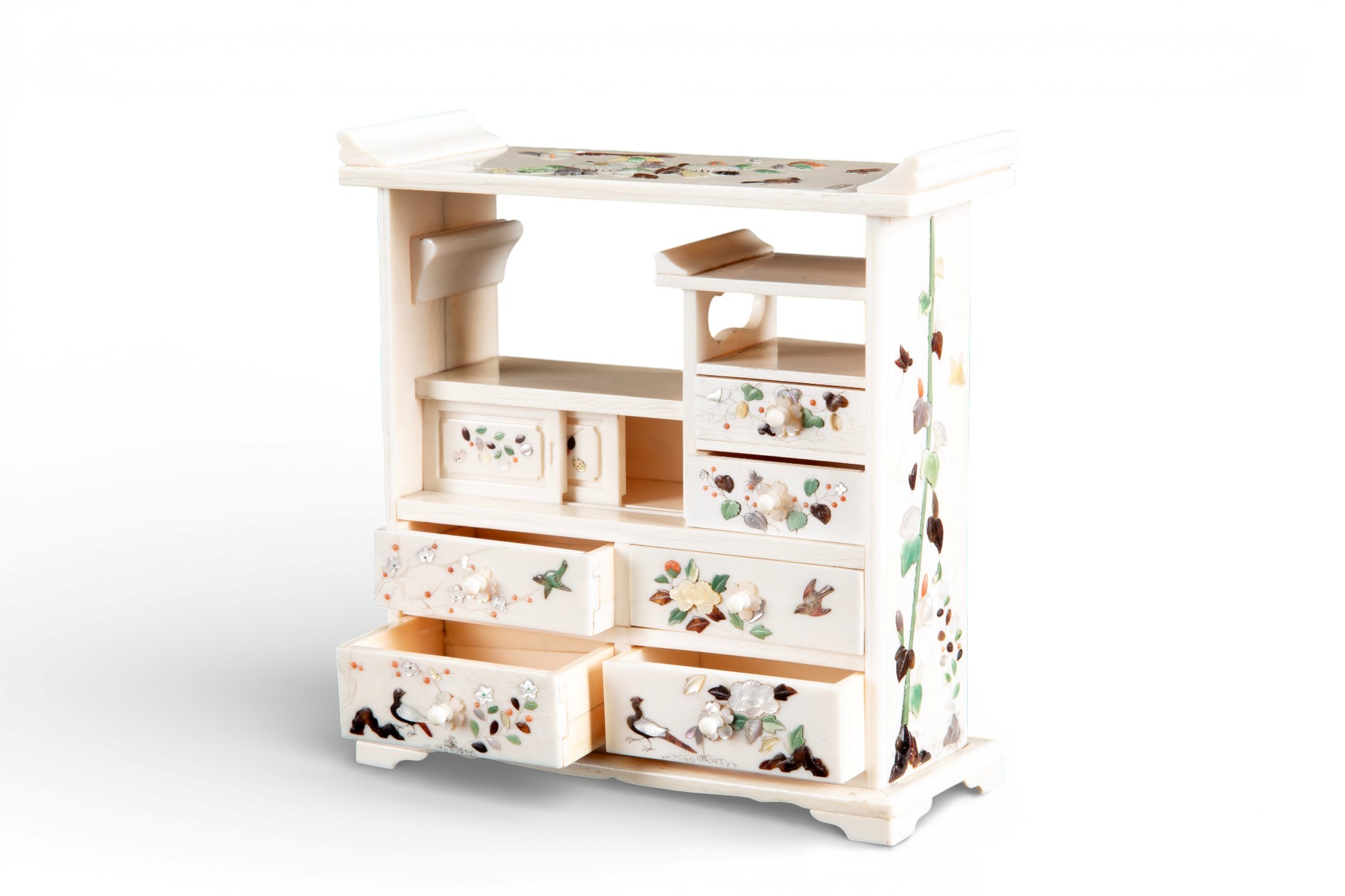 Arte giapponese, Miniatura Shibayama in avorio e madreperla con fiori e volatili (periodo Meiji)