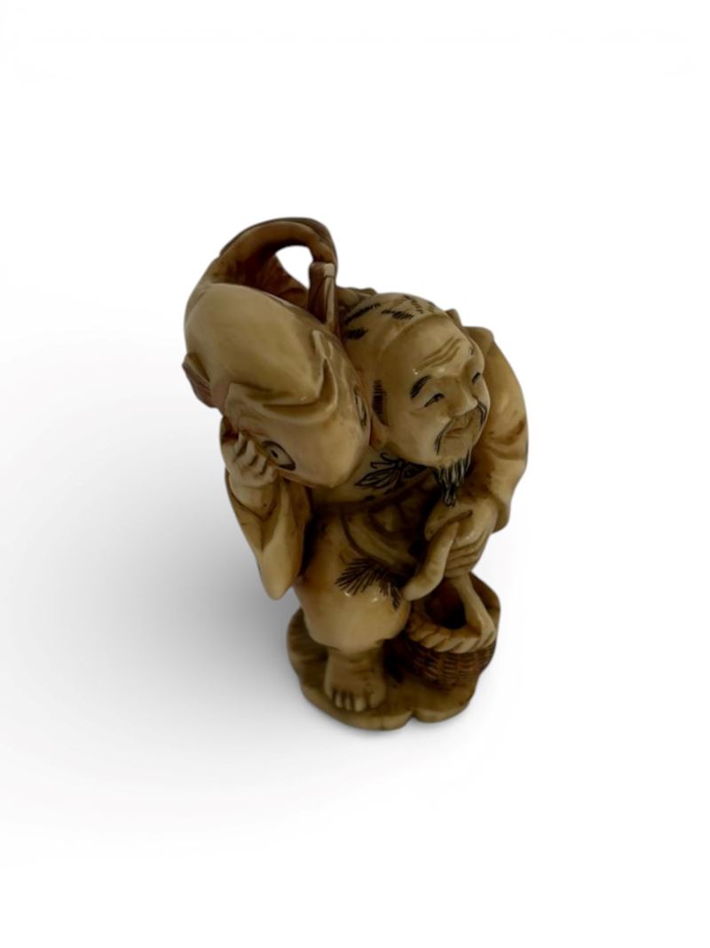 Netsuke in avorio raffigurante Ebisu, dio della pesca e dell’abbondanza, periodo Meiji